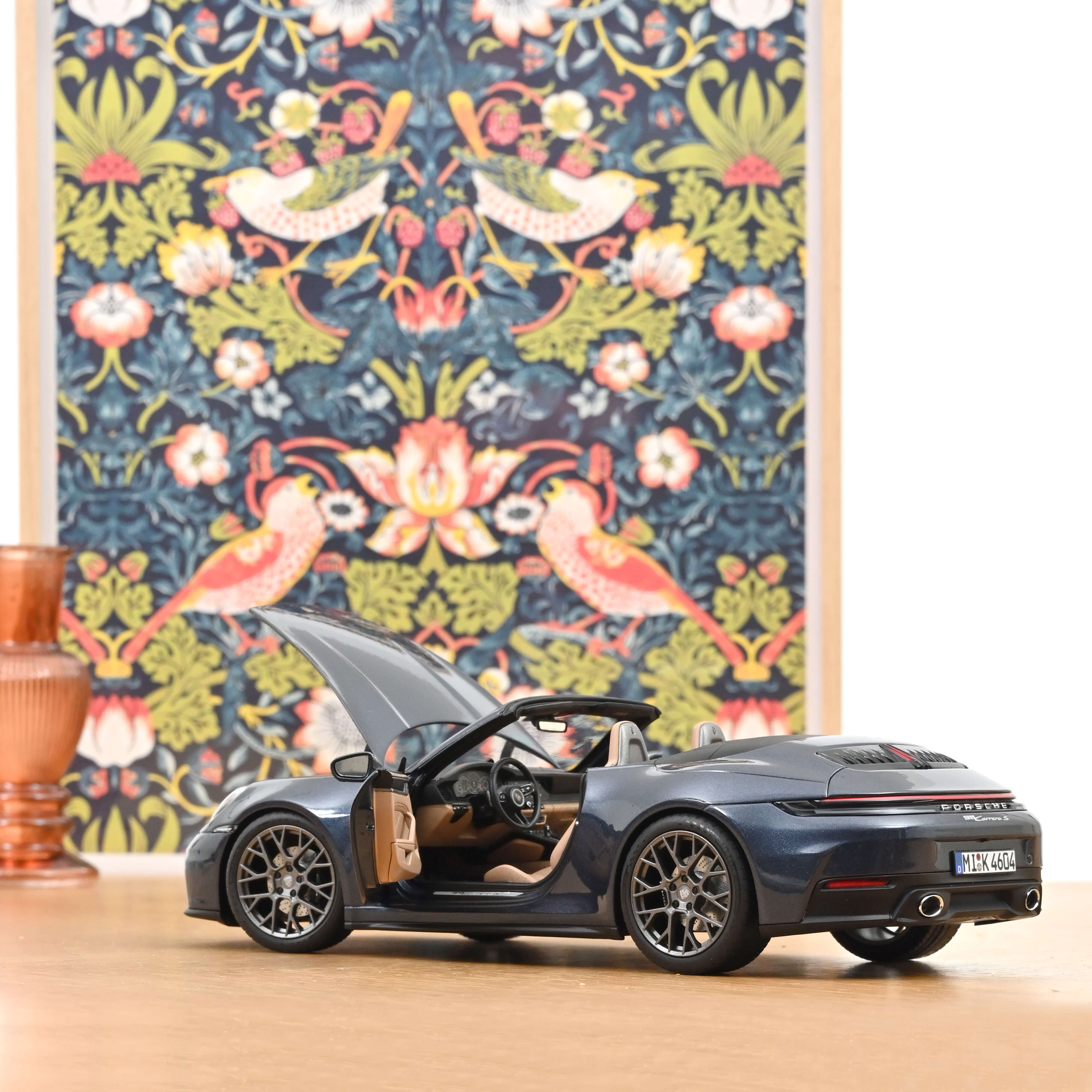 norev-porsche-911-carrera-s-cabriolet-2025-modellino-auto-1-18-blu-yachting-meta image 2