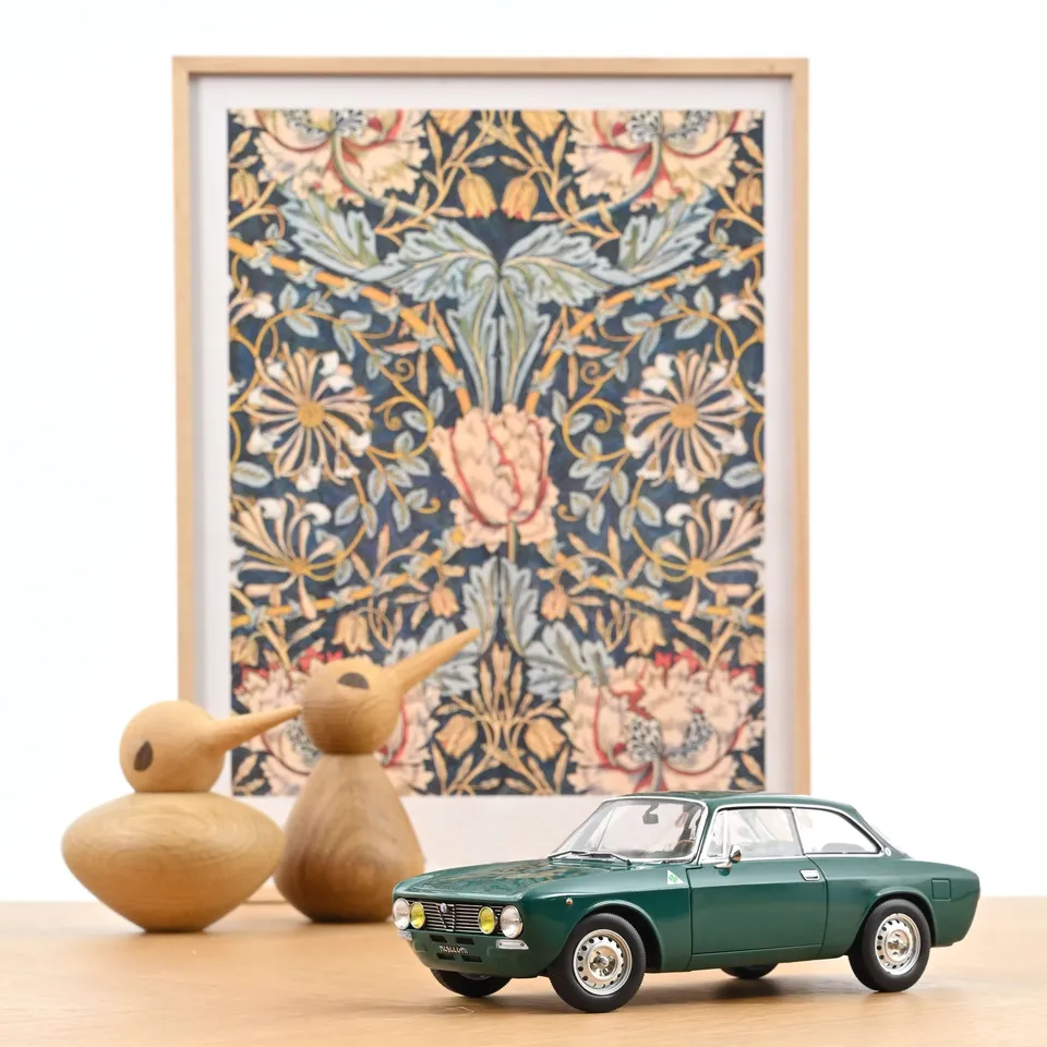 norev-alfa-romeo-2000-gtv-1973-modellino-auto-1-18-verde-pino-200-pz image 1