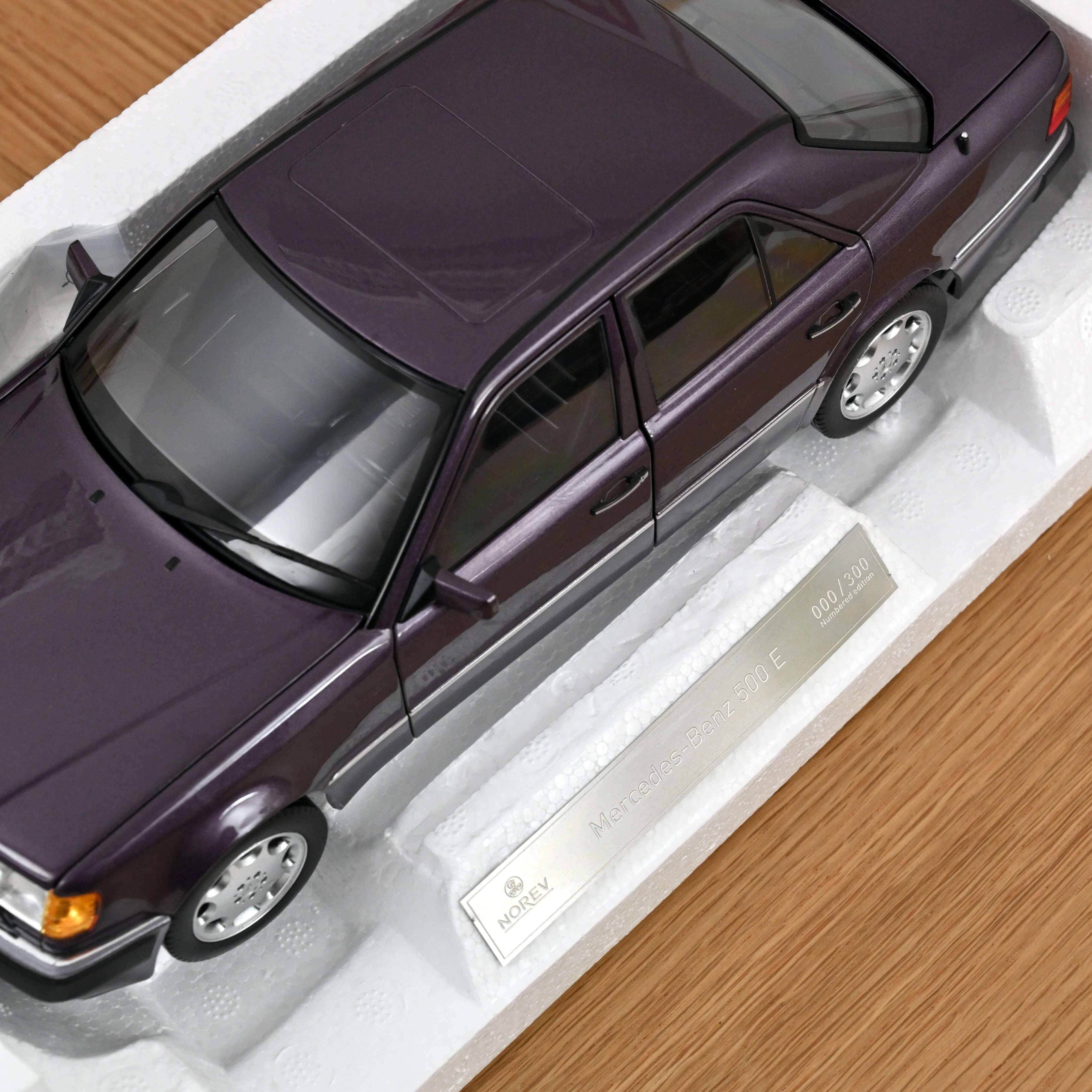 norev-mercedes-benz-500-e-1990-bornite-metallizzato-1-18-edizione-limitata-300-p image 4