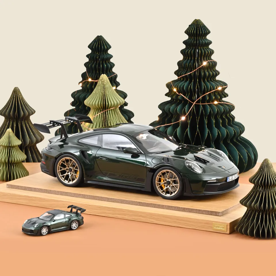 norev-porsche-911-gt3-rs-2022-1-12-verde-jet-metallizzato-nero image 1
