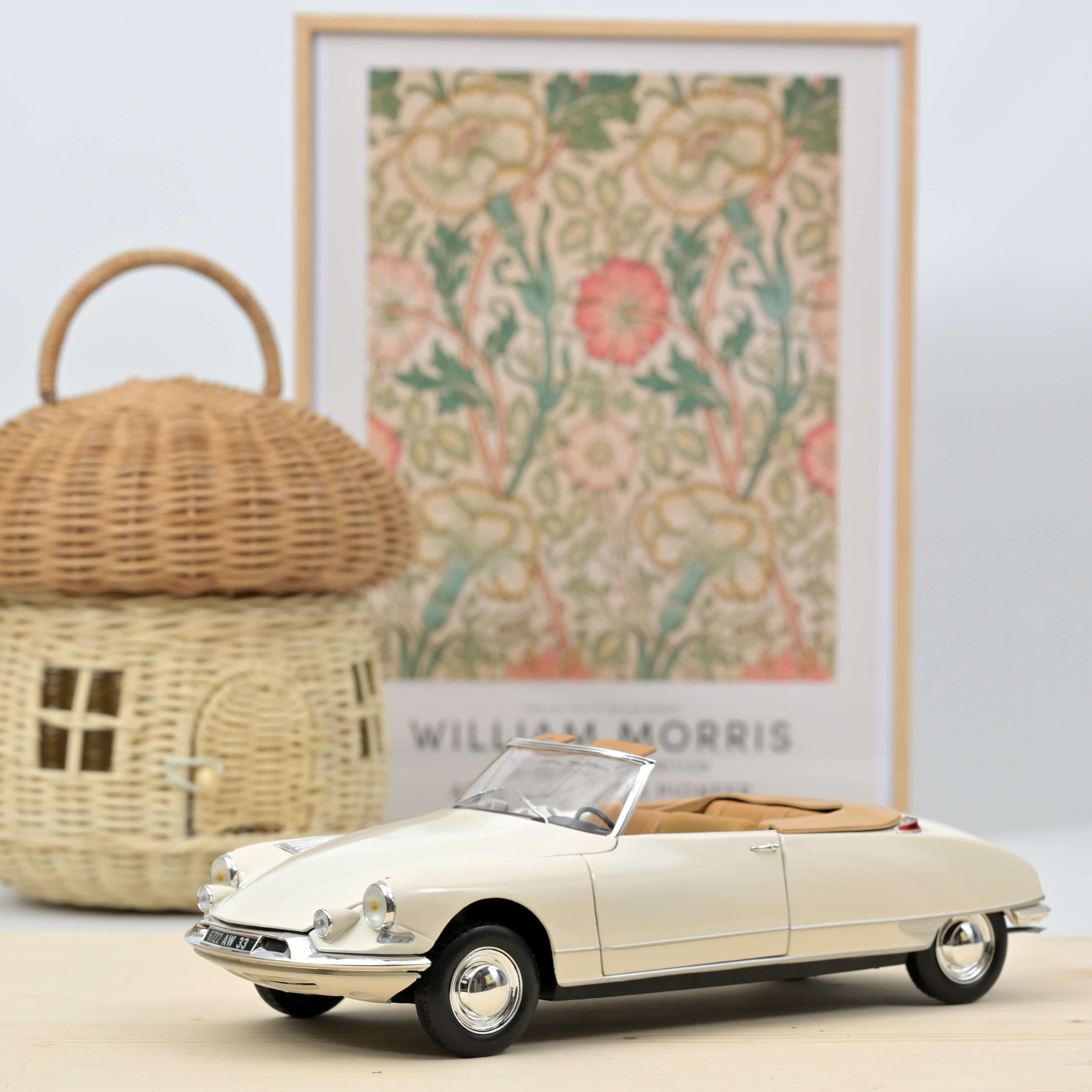 norev-citro-n-ds-19-cabriolet-1961-modellino-1-18-beige-edizione-400pz image 3