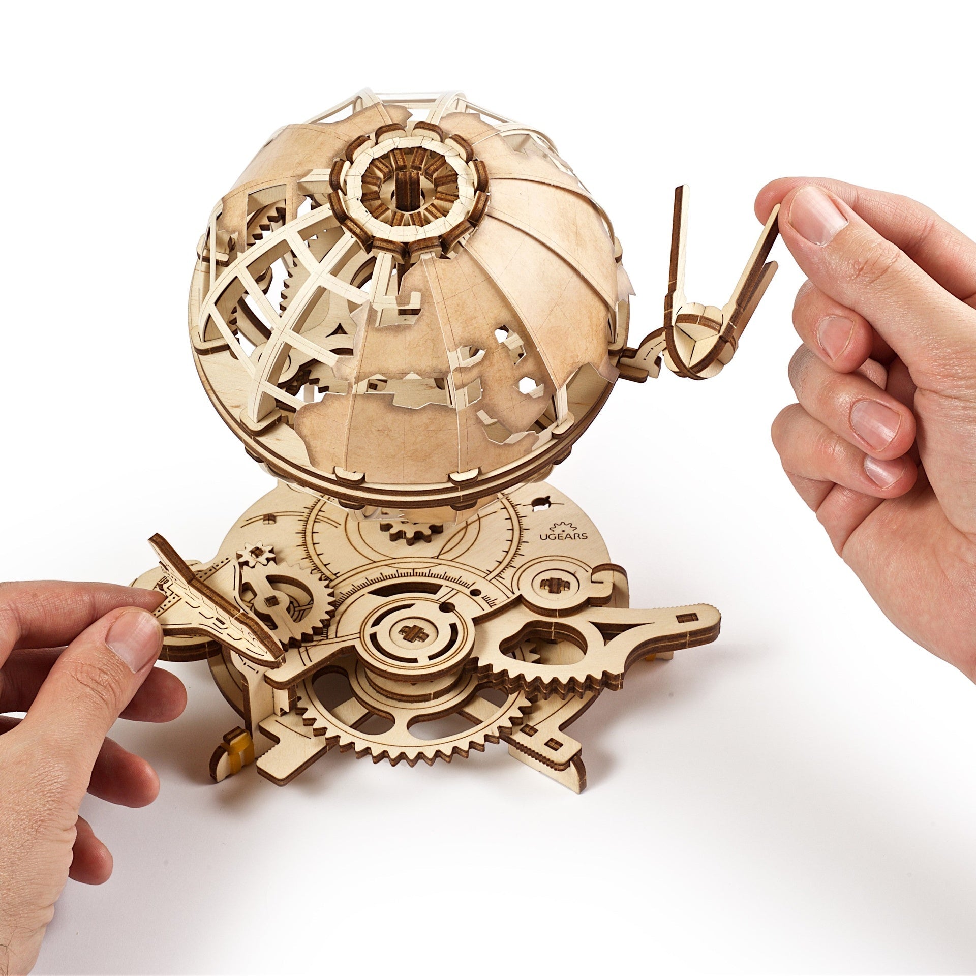 ugears-globus-mappamondo-meccanico-in-legno-con-rotazione-e-continenti-decorativ image 4