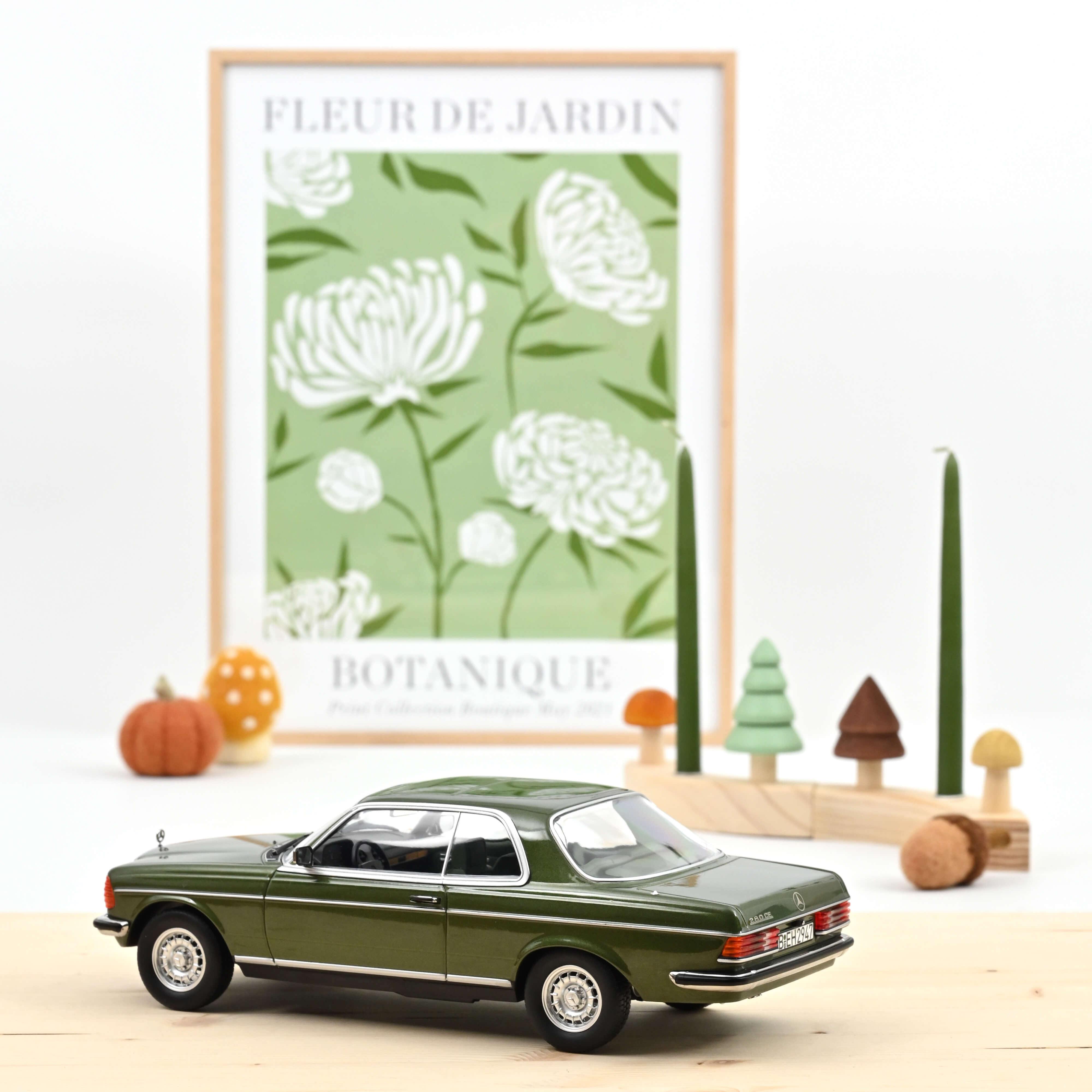 norev-mercedes-benz-280-ce-1980-1-18-verde-metallizzato image 2
