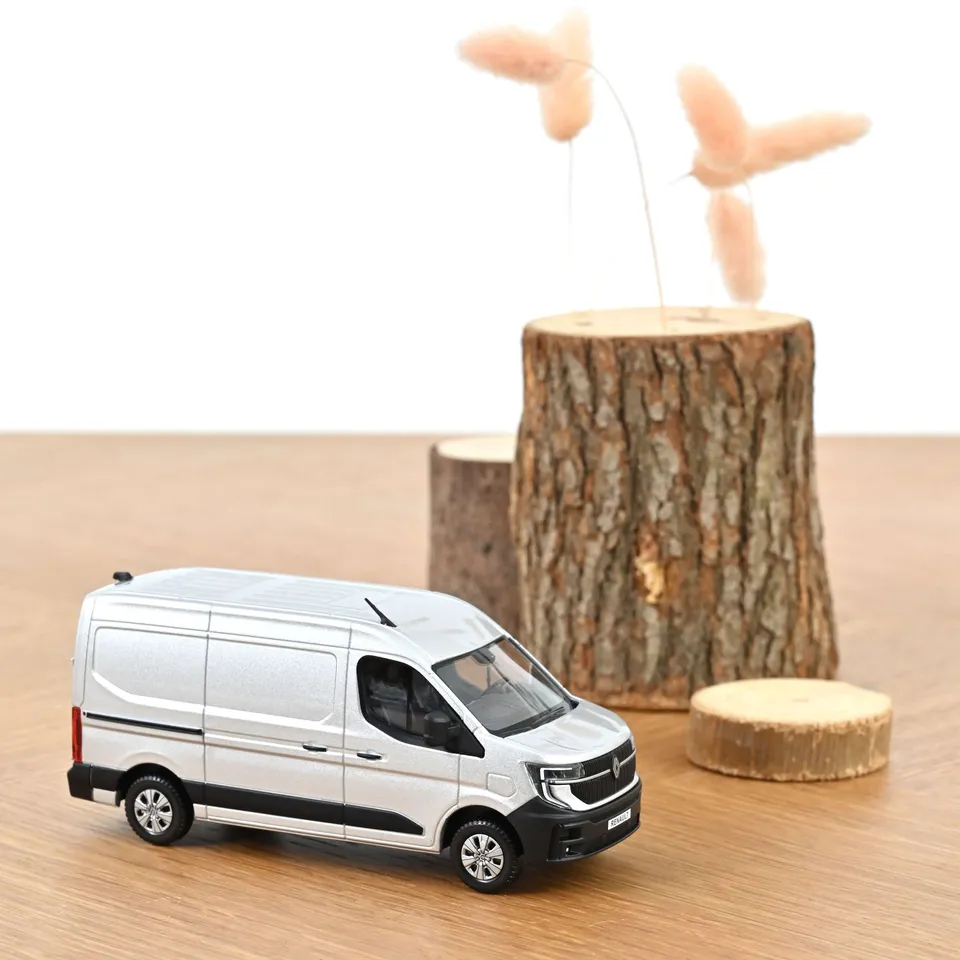 norev-renault-master-e-tech-electric-2024-argento-1-43 image 1