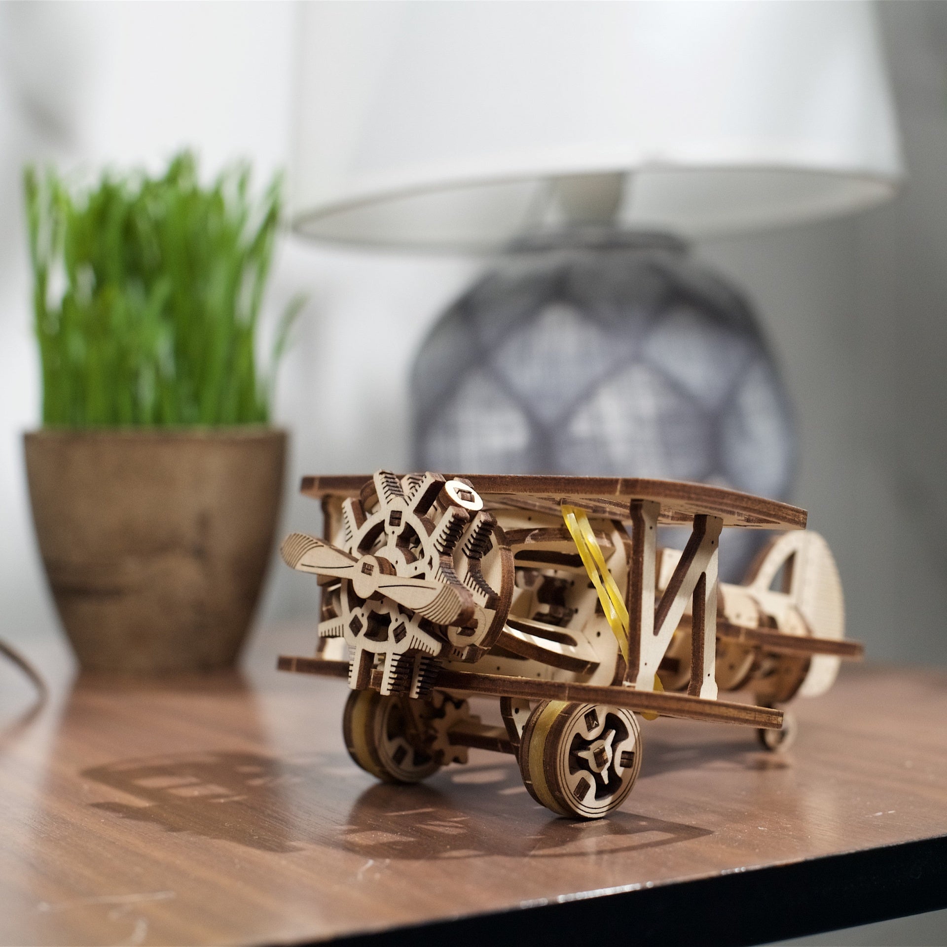 ugears-mini-biplane-mini-biplano-meccanico-in-legno-da-costruire image 8