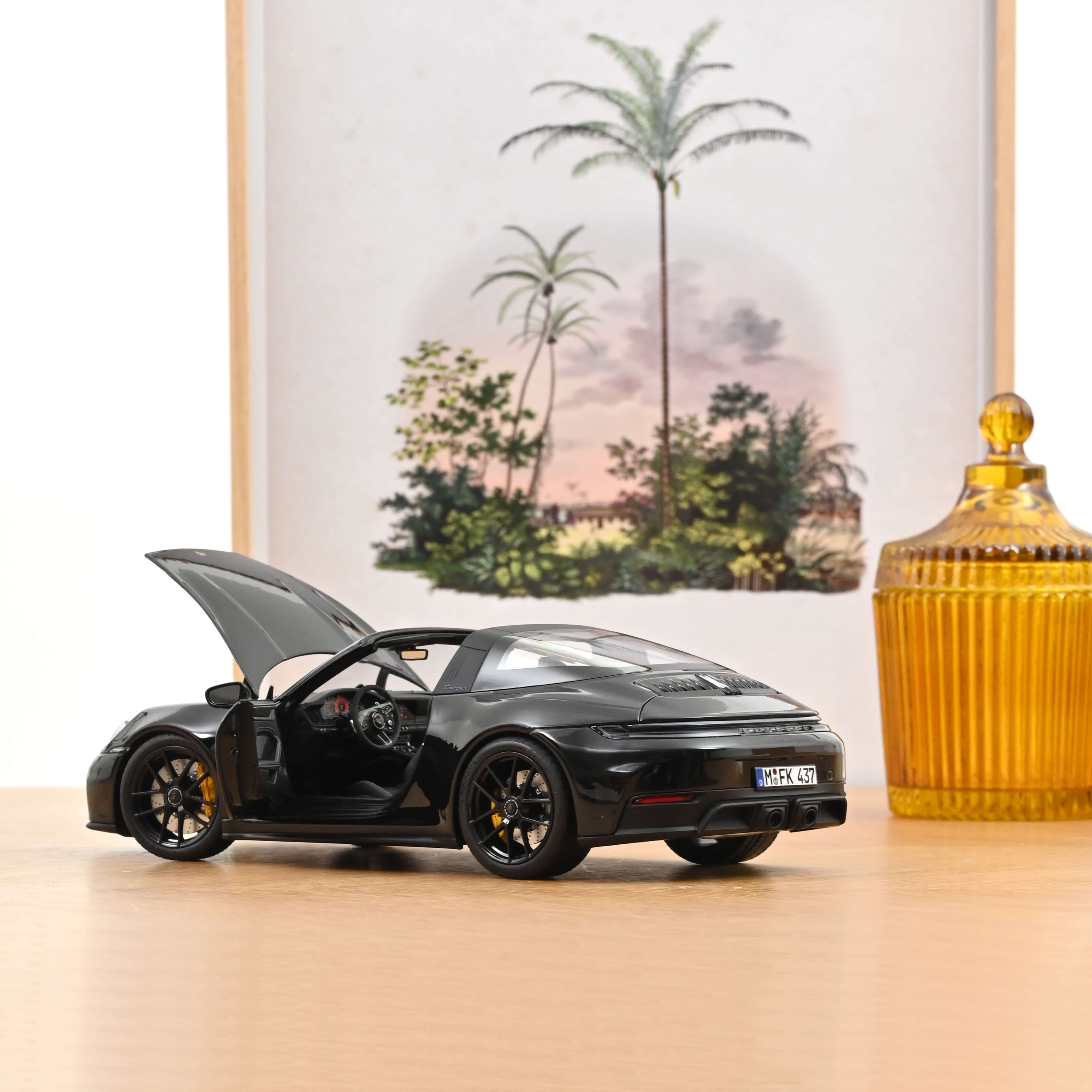 norev-porsche-911-targa-4-gts-2025-nera-1-18-edizione-200-pz image 3