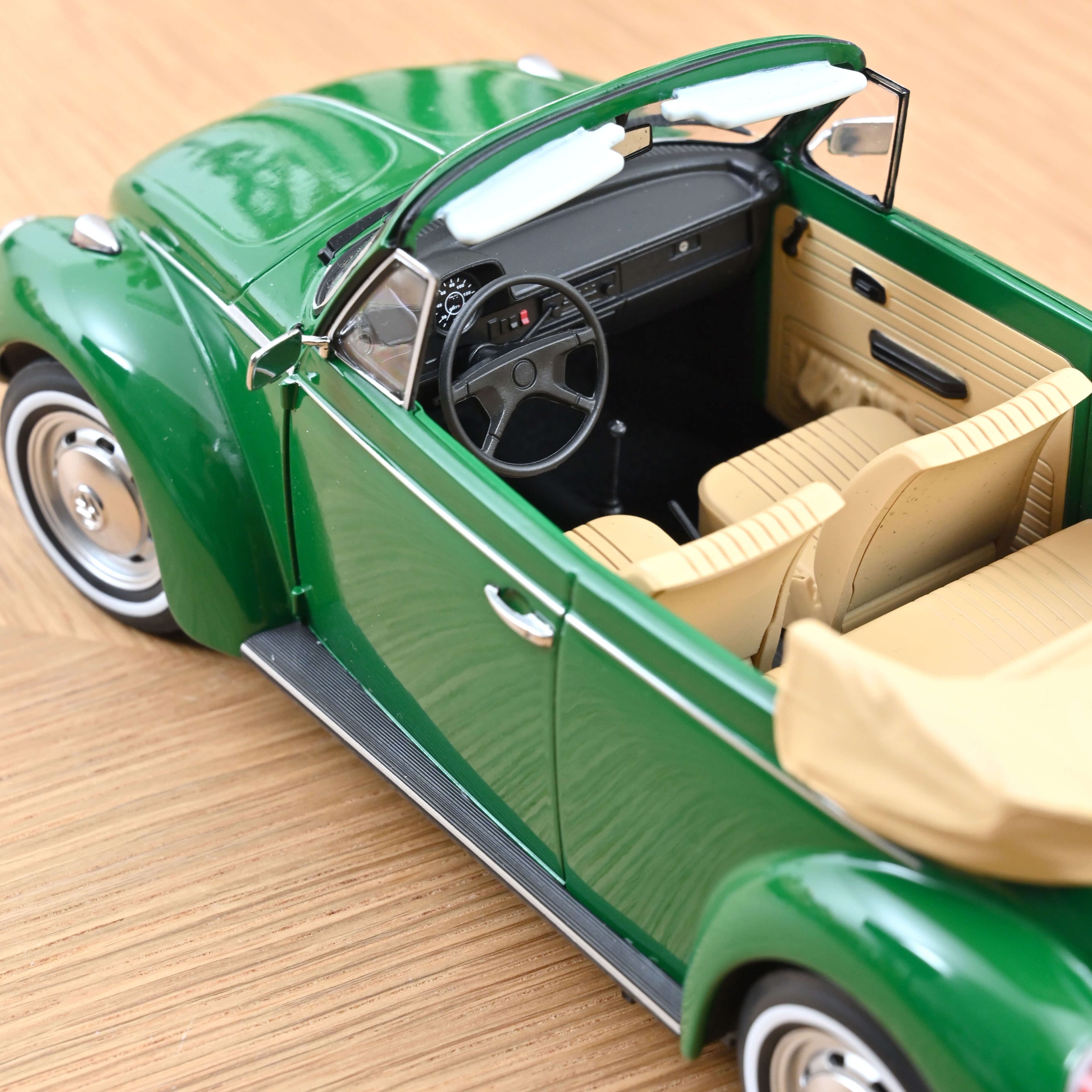norev-vw-1303-cabriolet-1972-vert-sambesi-1-18-edizione-limitata-200-pz image 3