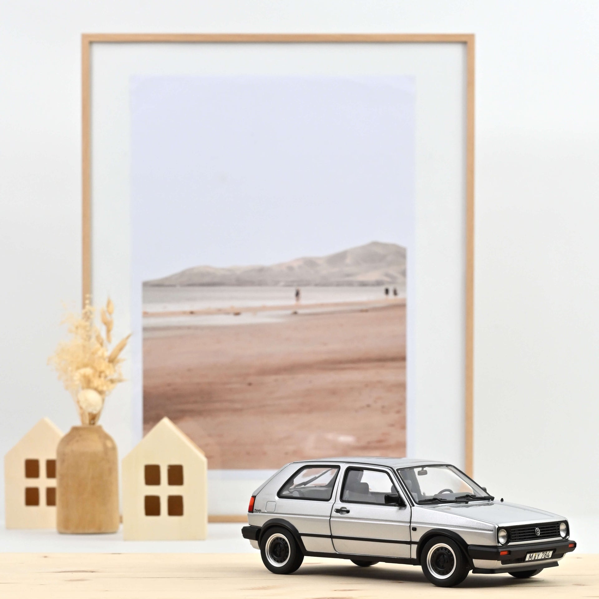 norev-vw-golf-memphis-1988-grigio-argento-met-1-18-200-pezzi image 1