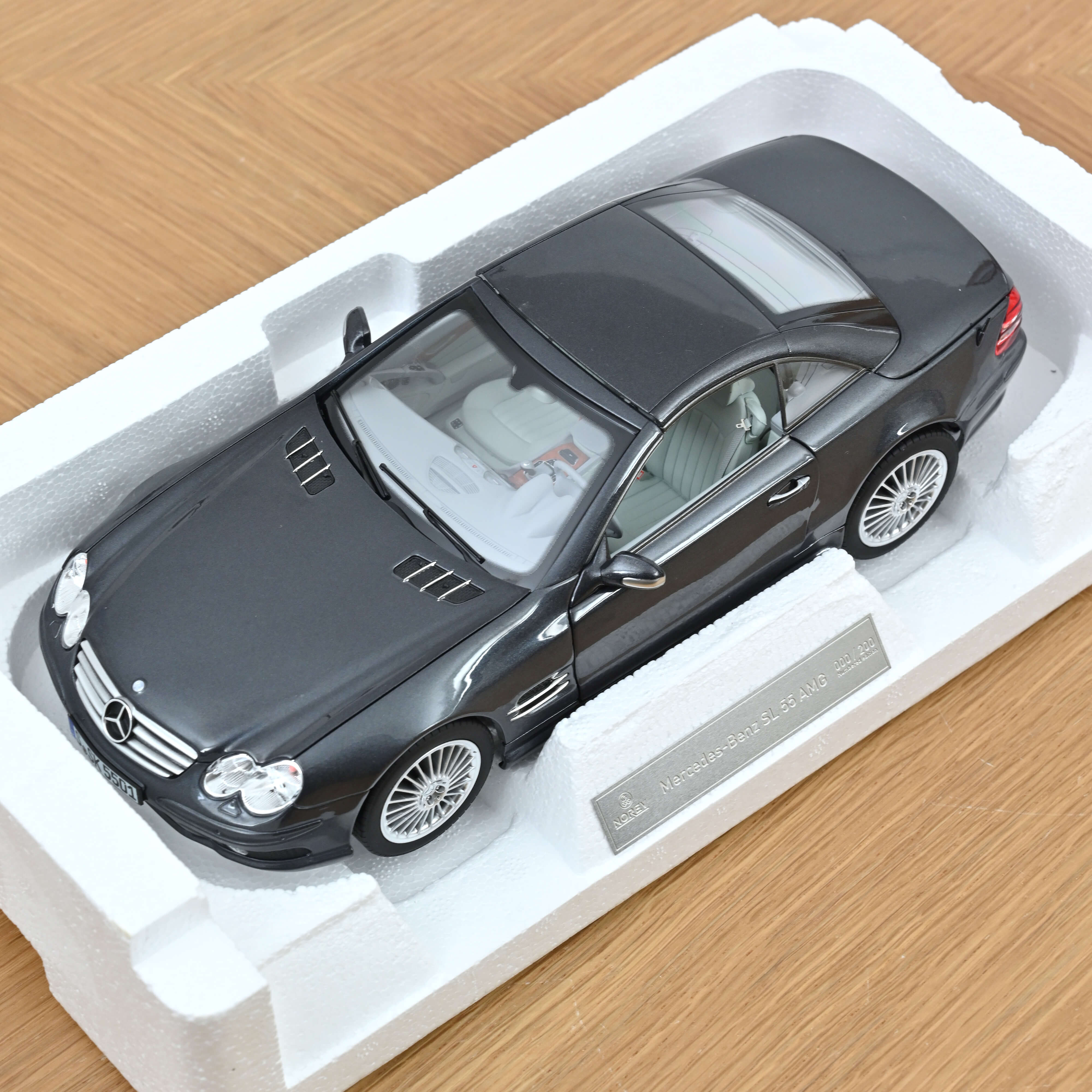 norev-mercedes-benz-sl-55-amg-2003-modellino-1-18-gris-tactite-metallizzato-200- image 7