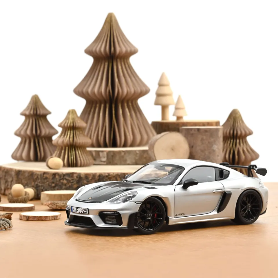 norev-porsche-cayman-gt4-rs-pack-weissach-2023-argent-gt-1-18 image 1
