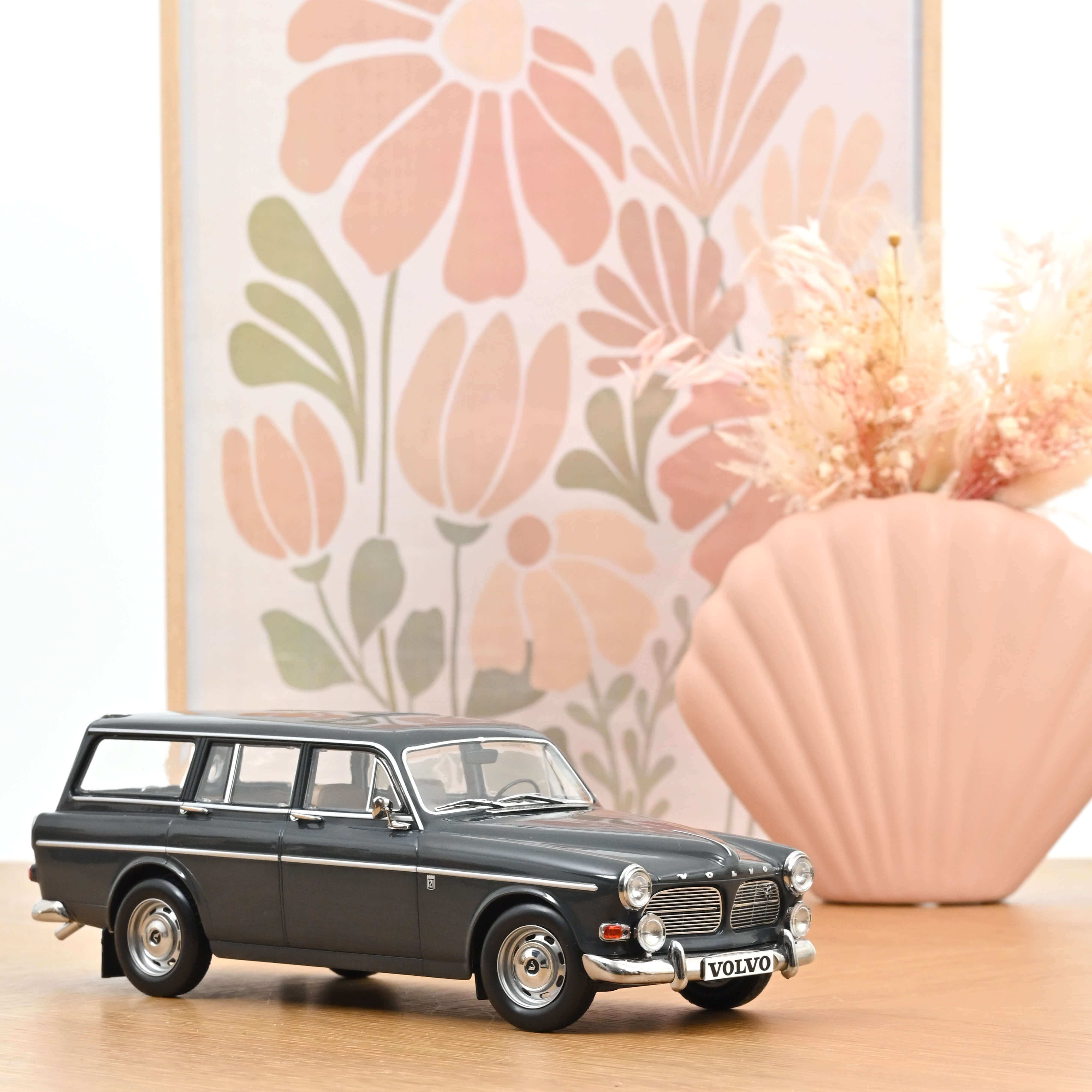 norev-volvo-amazon-break-1966-grigio-grafite-1-18 image 4