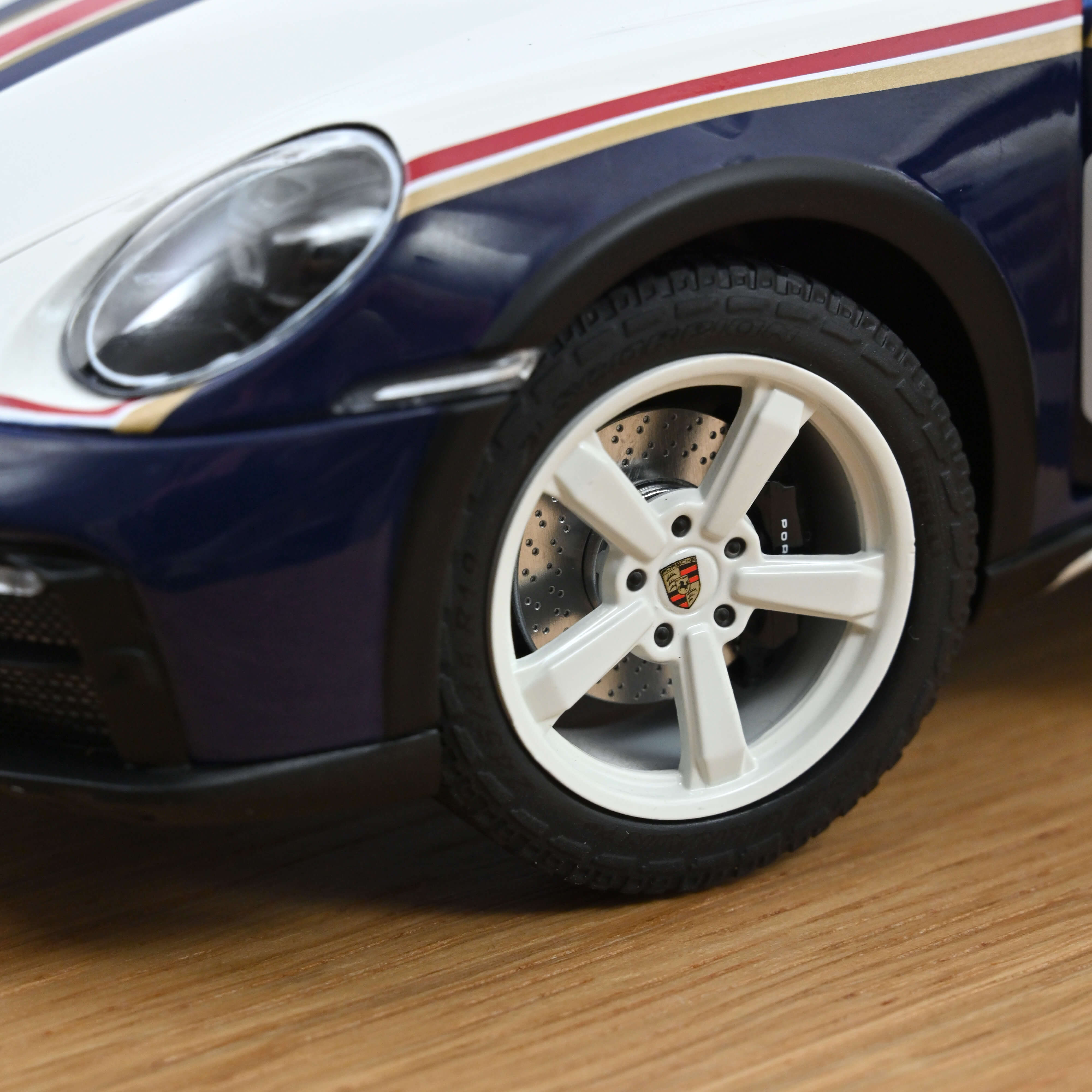 norev-porsche-911-dakar-2023-roughroads-modellino-auto-1-18 image 6