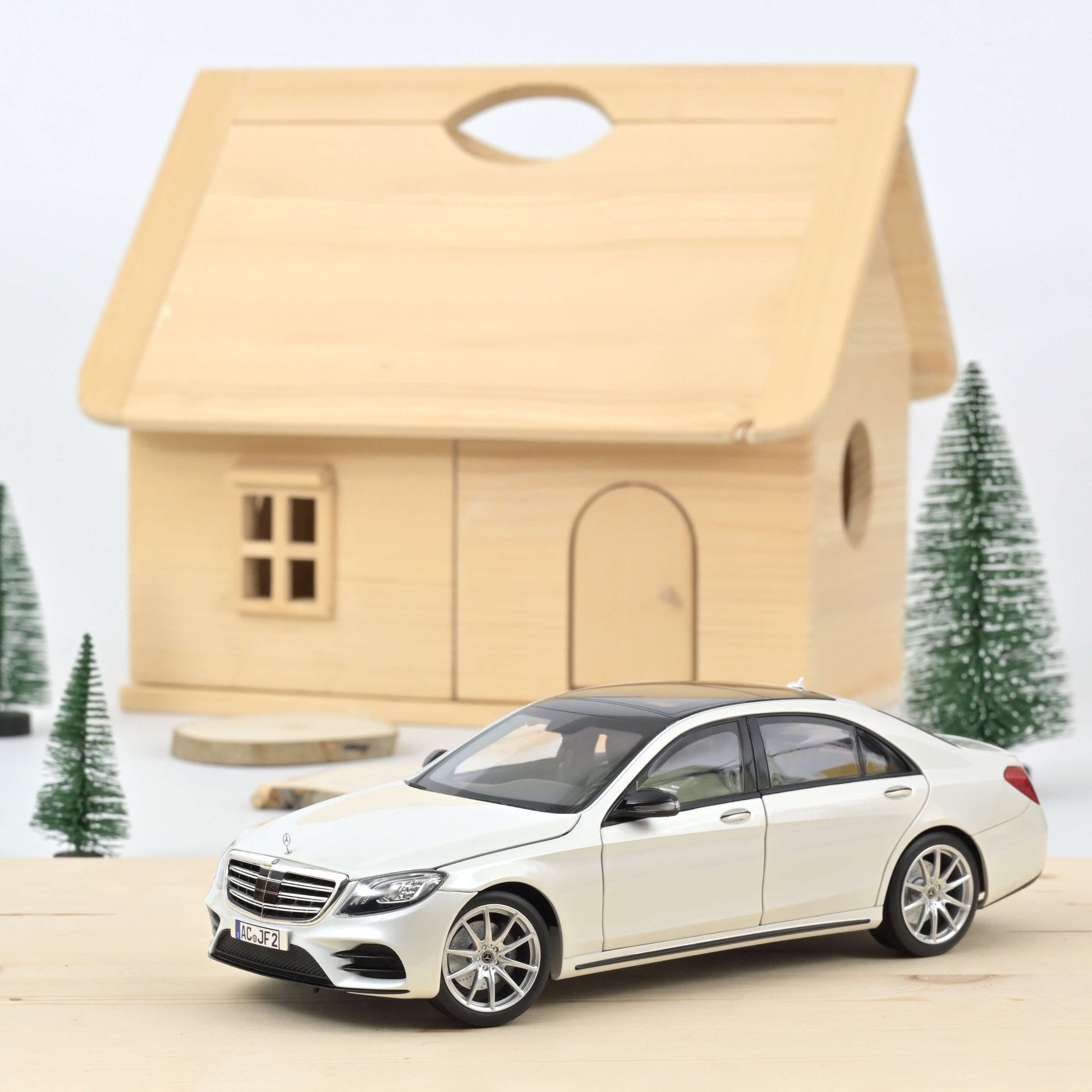 norev-mercedes-benz-classe-s-amg-line-2018-bianco-metallizzato-1-18-modellino-di image 1