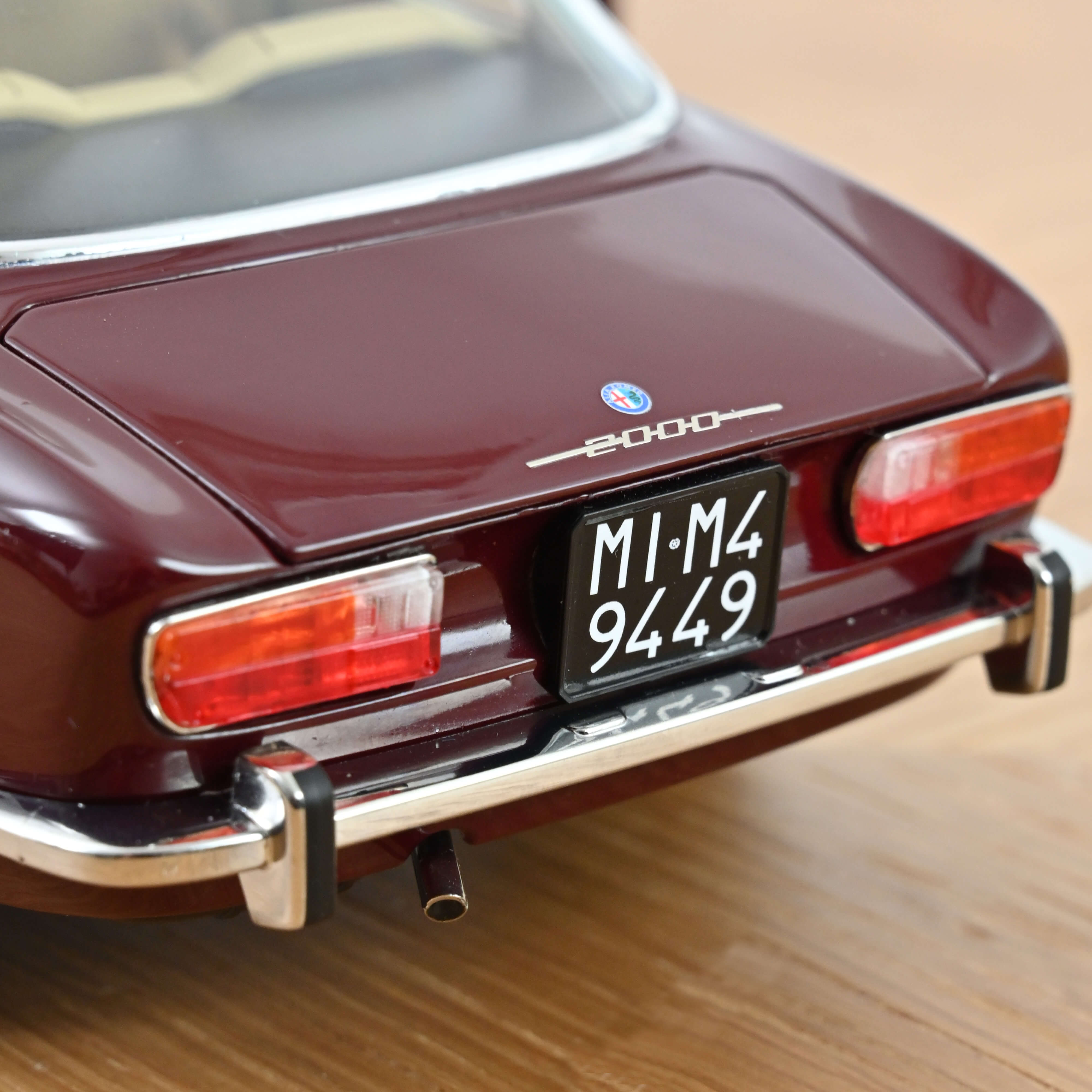 norev-alfa-romeo-2000-gtv-1973-amaranto-1-18-bertone image 7