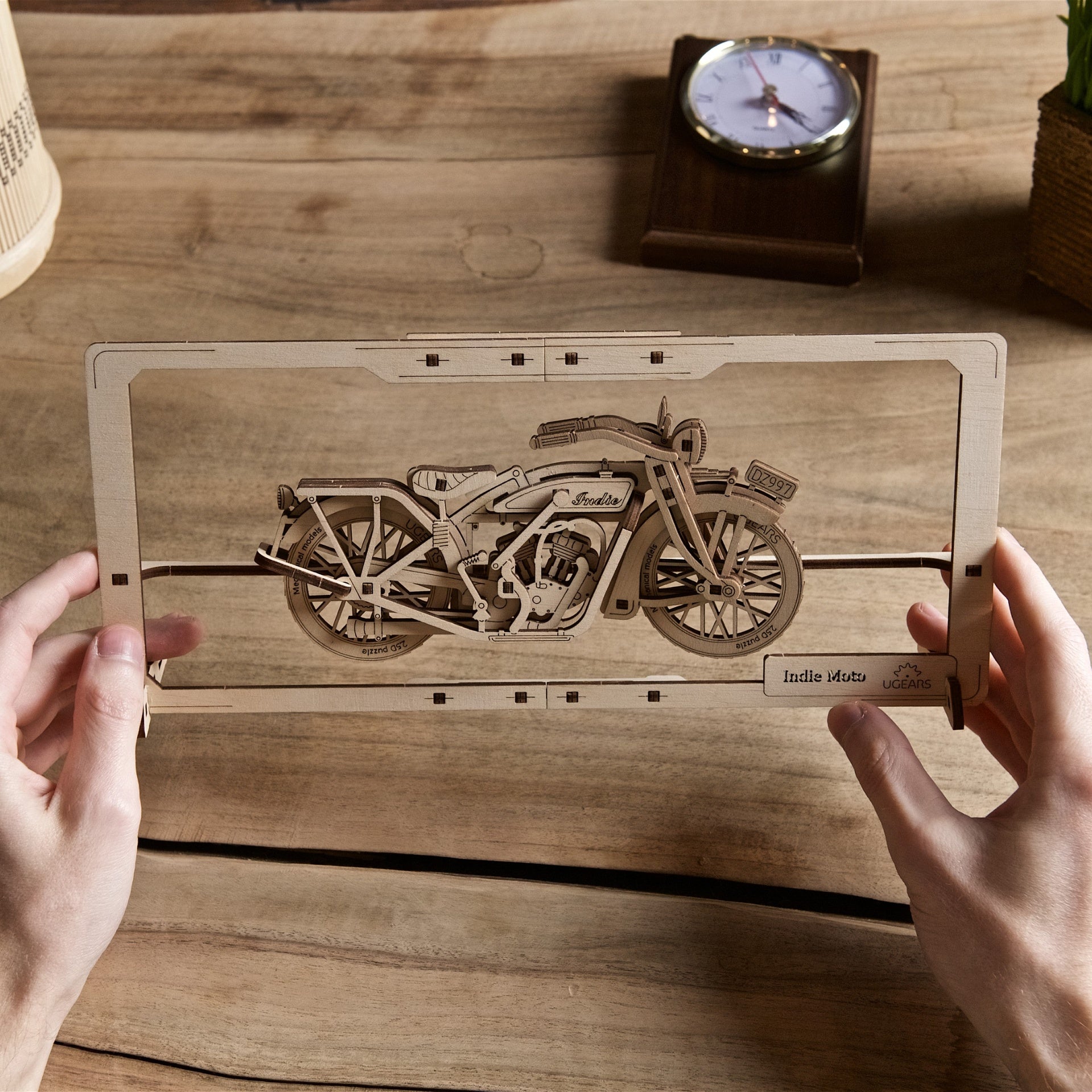 ugears-indie-moto-2-5d-puzzle-quadro-in-legno image 6