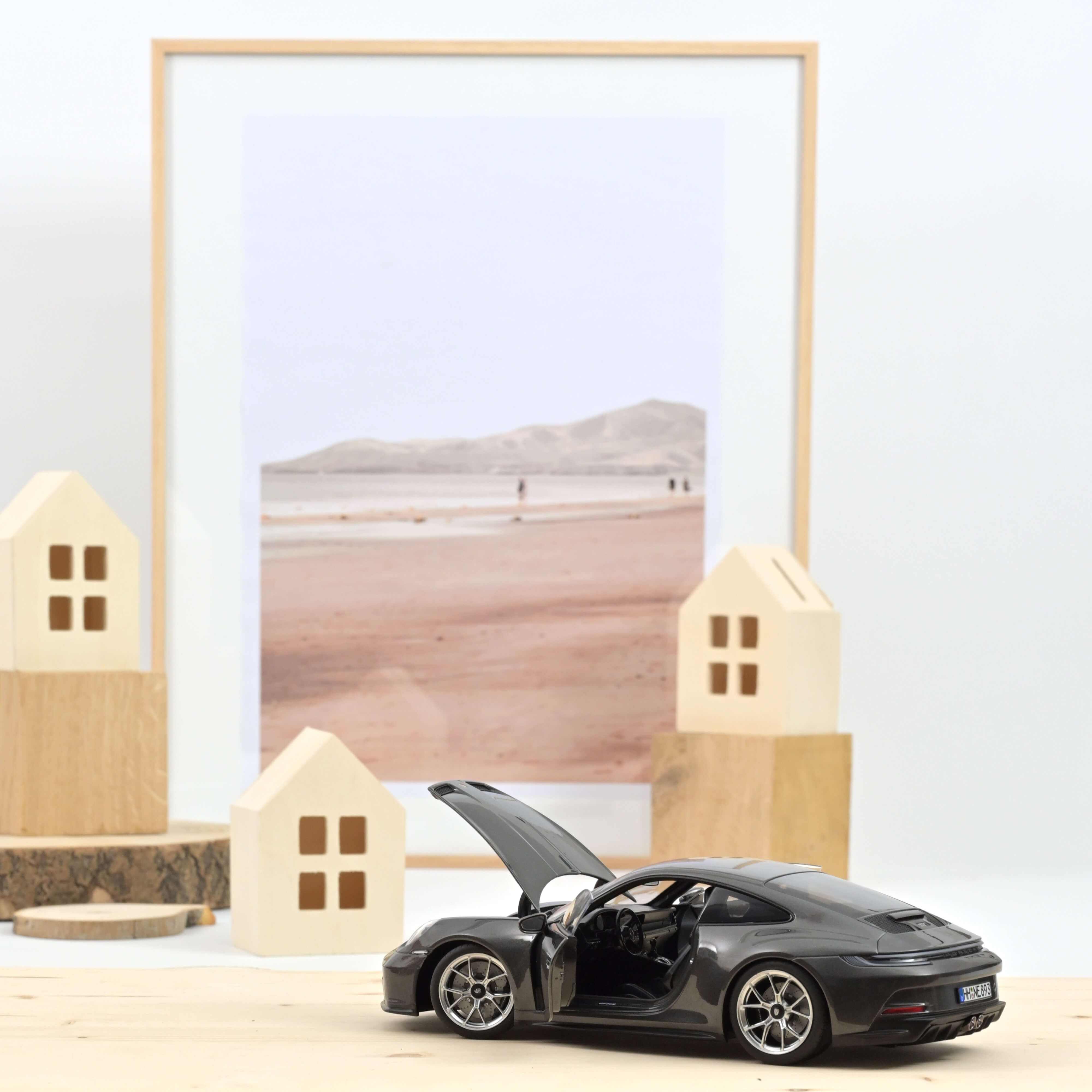 norev-porsche-911-gt3-touring-package-2021-modellino-auto-1-18-grigio-metallizza image 2