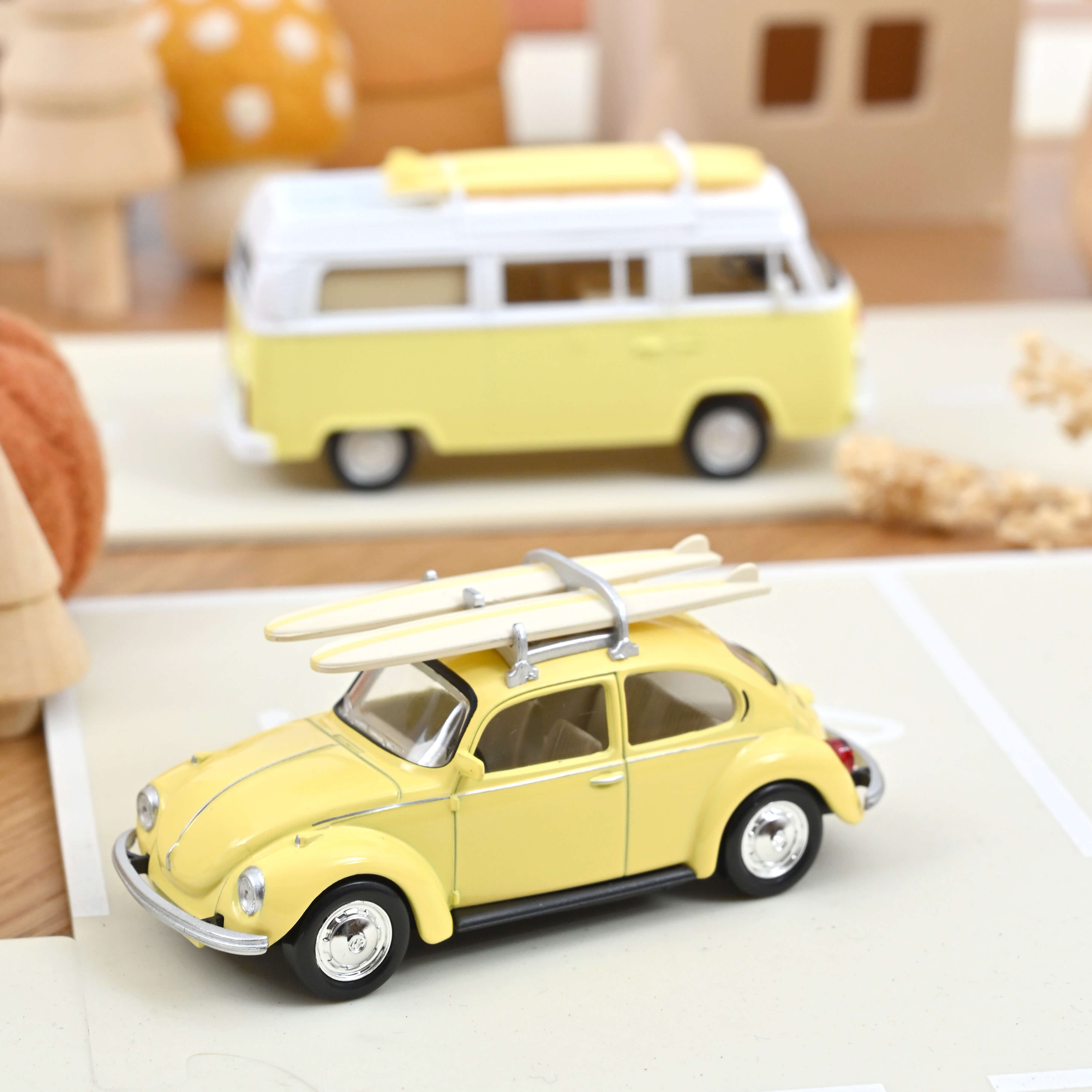 norev-volkswagen-coccinelle-1303-1973-gialla-con-surf-jet-car-1-43 image 5