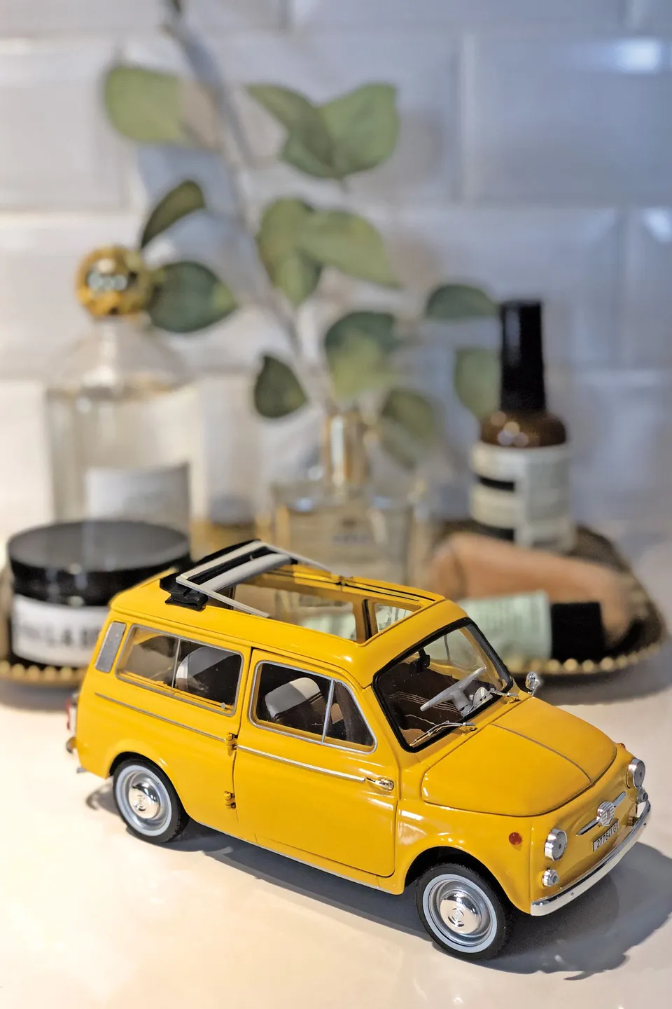 norev-fiat-500-giardiniera-1968-modellino-auto-1-18-giallo-positano image 1