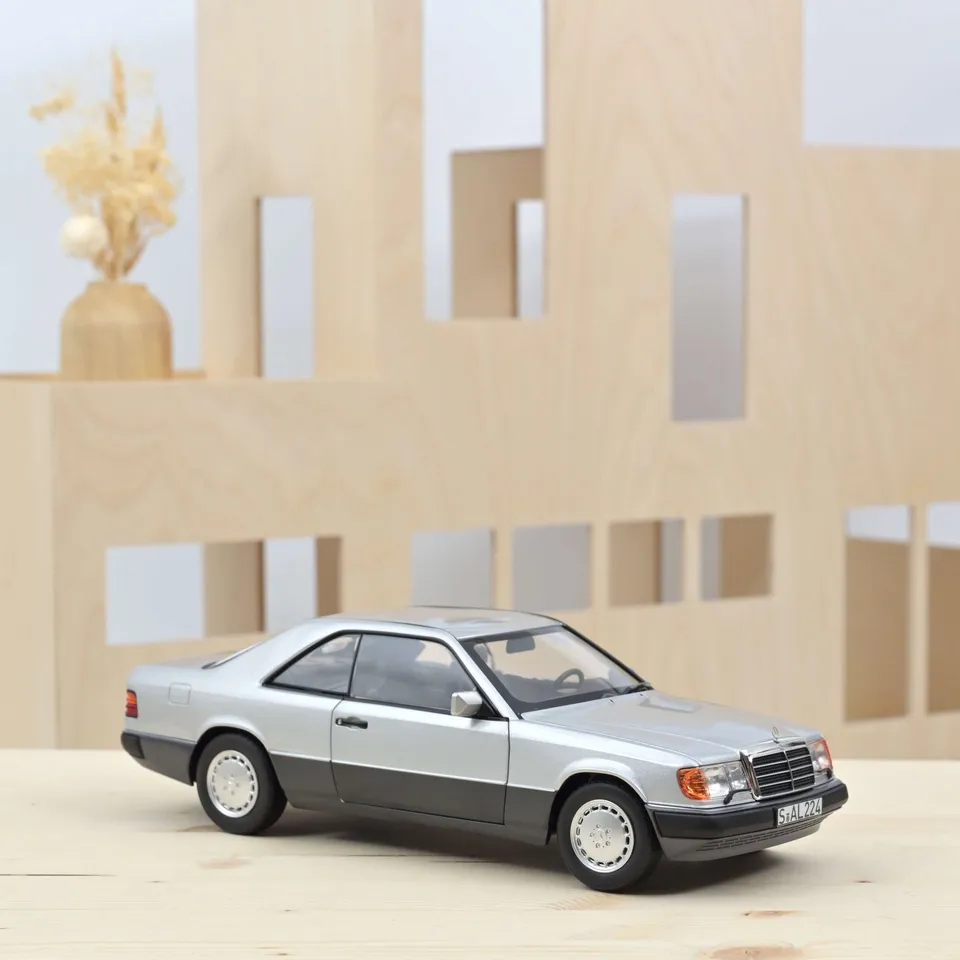 norev-mercedes-benz-300-ce-24-coup-1990-argento-modellino-1-18 image 1