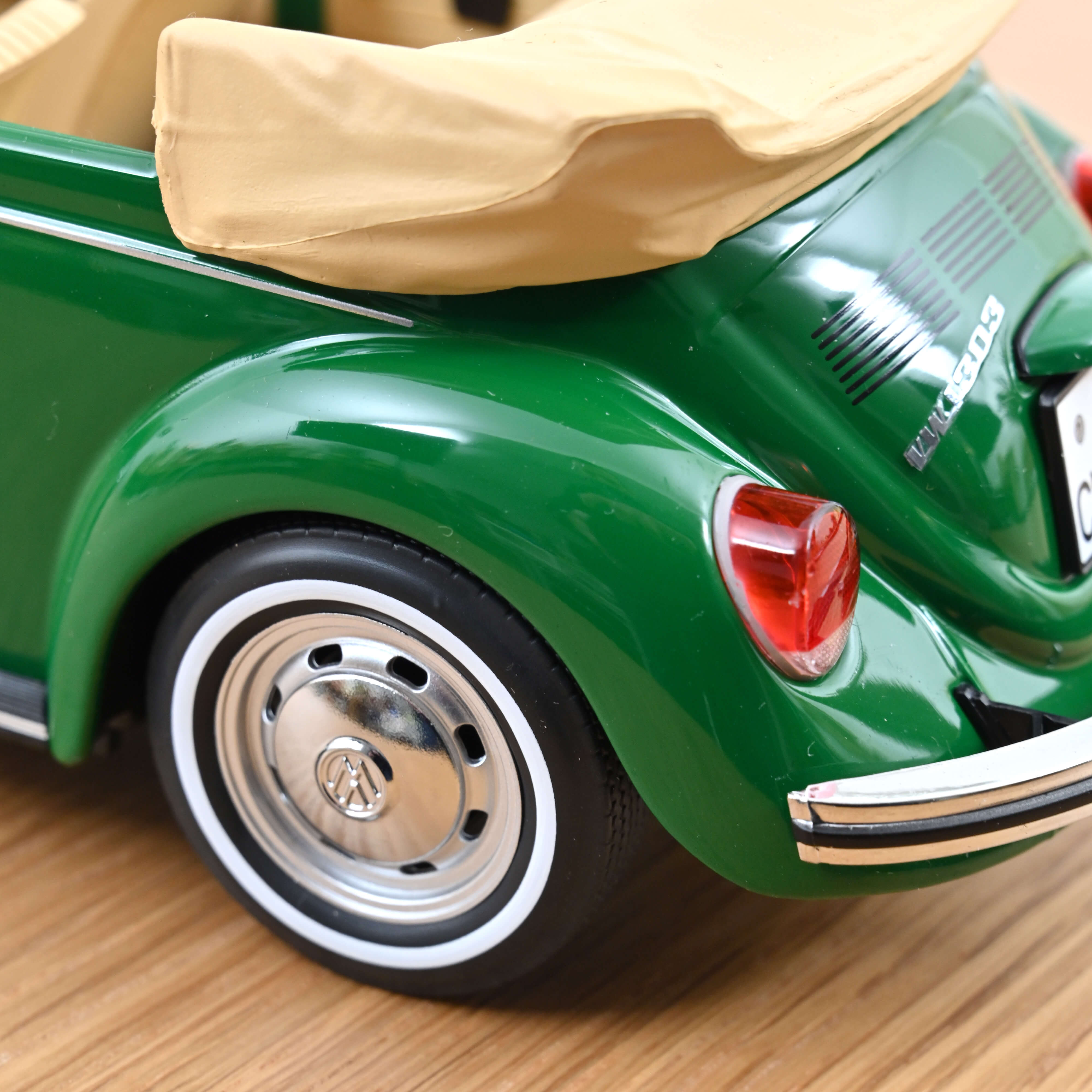 norev-vw-1303-cabriolet-1972-vert-sambesi-1-18-edizione-limitata-200-pz image 4