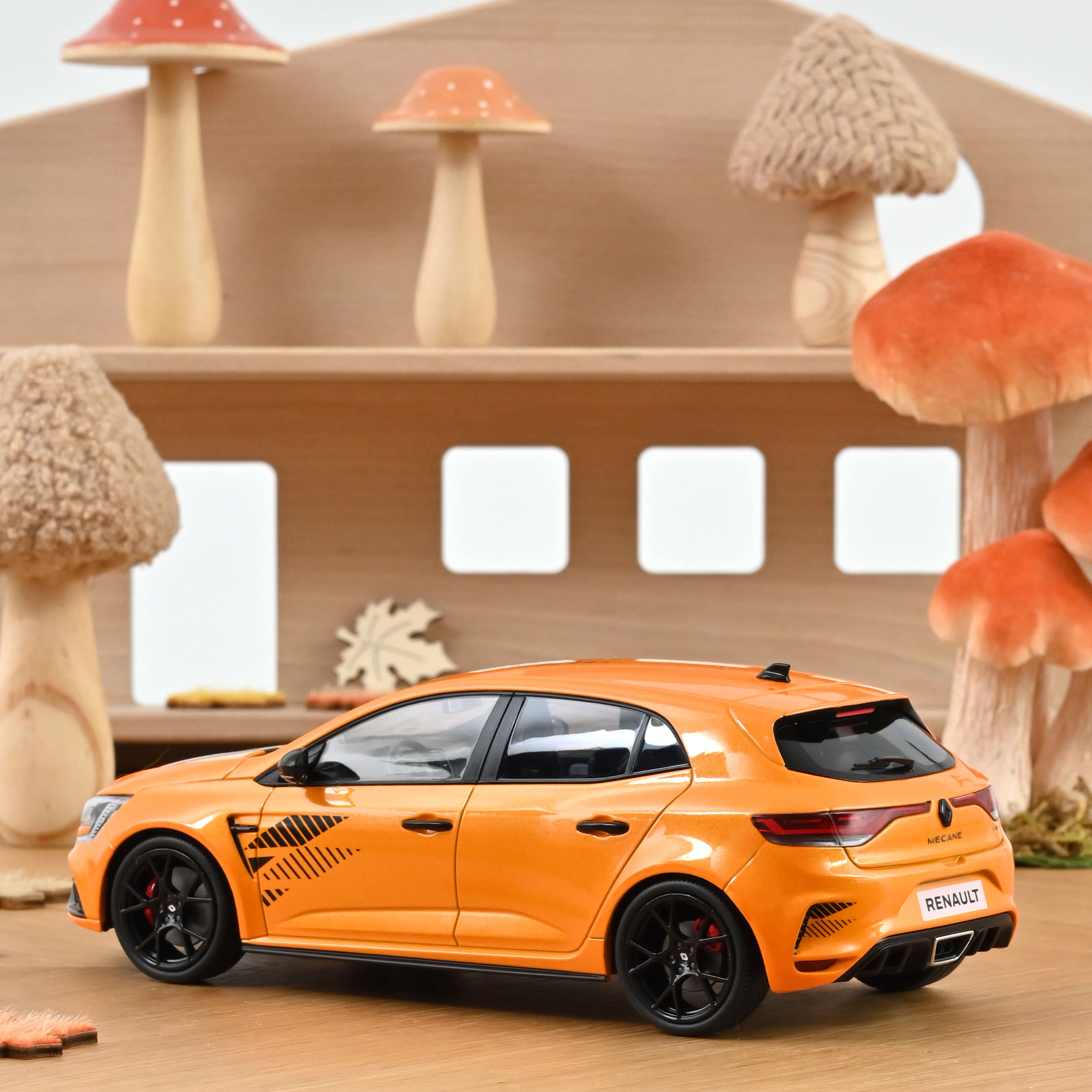 norev-renault-m-gane-r-s-ultime-2023-1-18-orange-tonic-200pz image 2