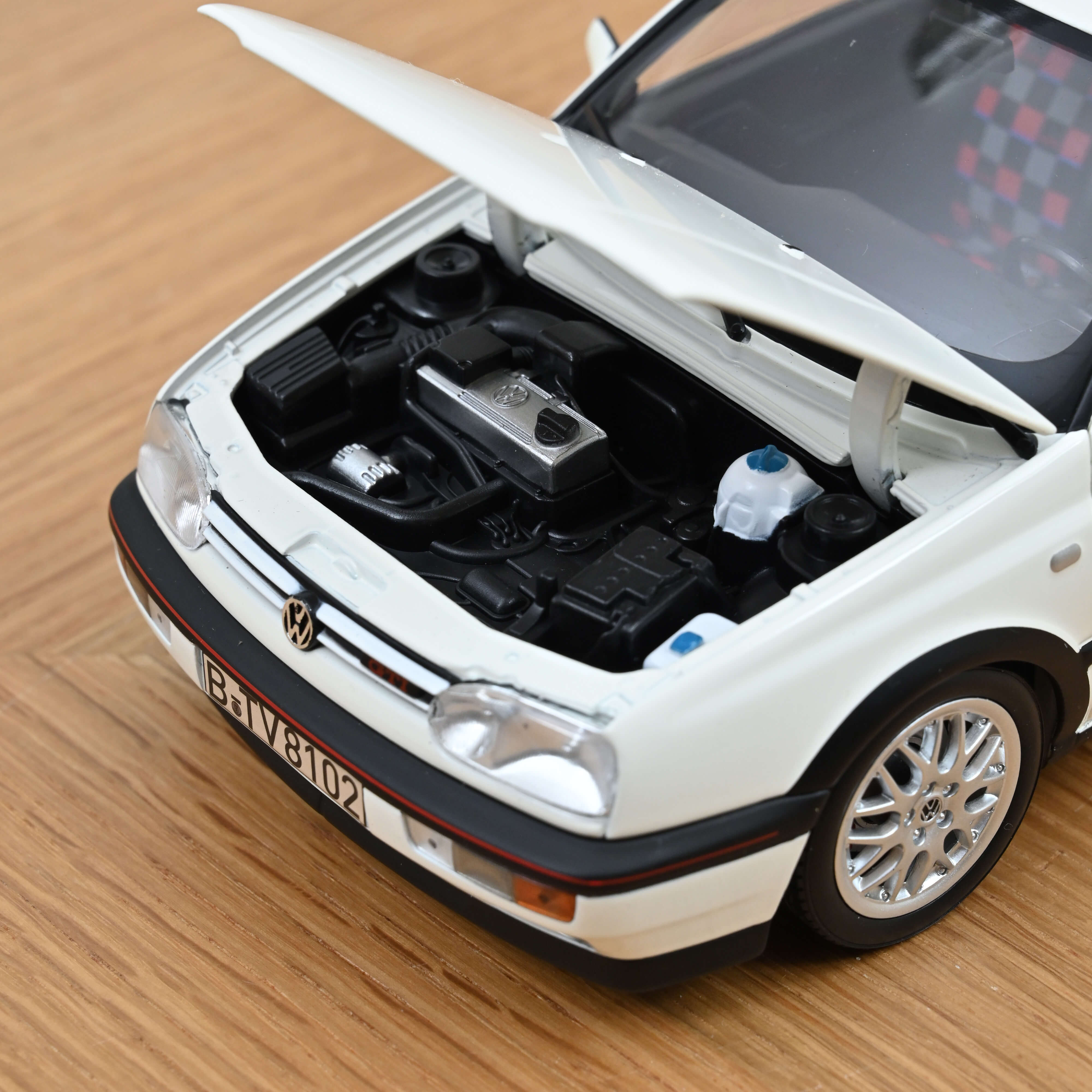 norev-vw-golf-gti-20-anni-1996-modellino-auto-1-18-blanc-candy image 4