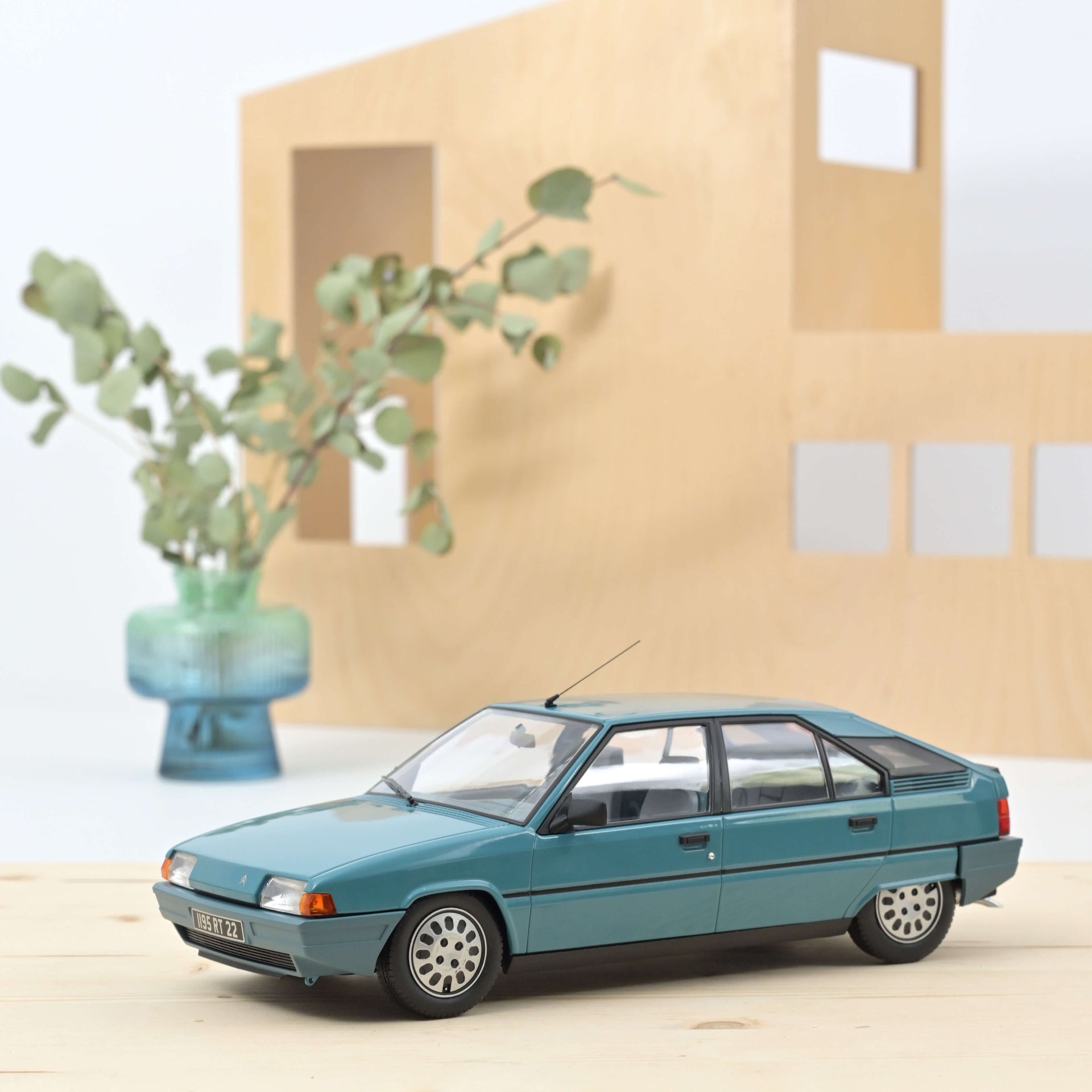 norev-citro-n-bx-16-trs-1983-modellino-1-18-blu-lagune-300-pz image 1