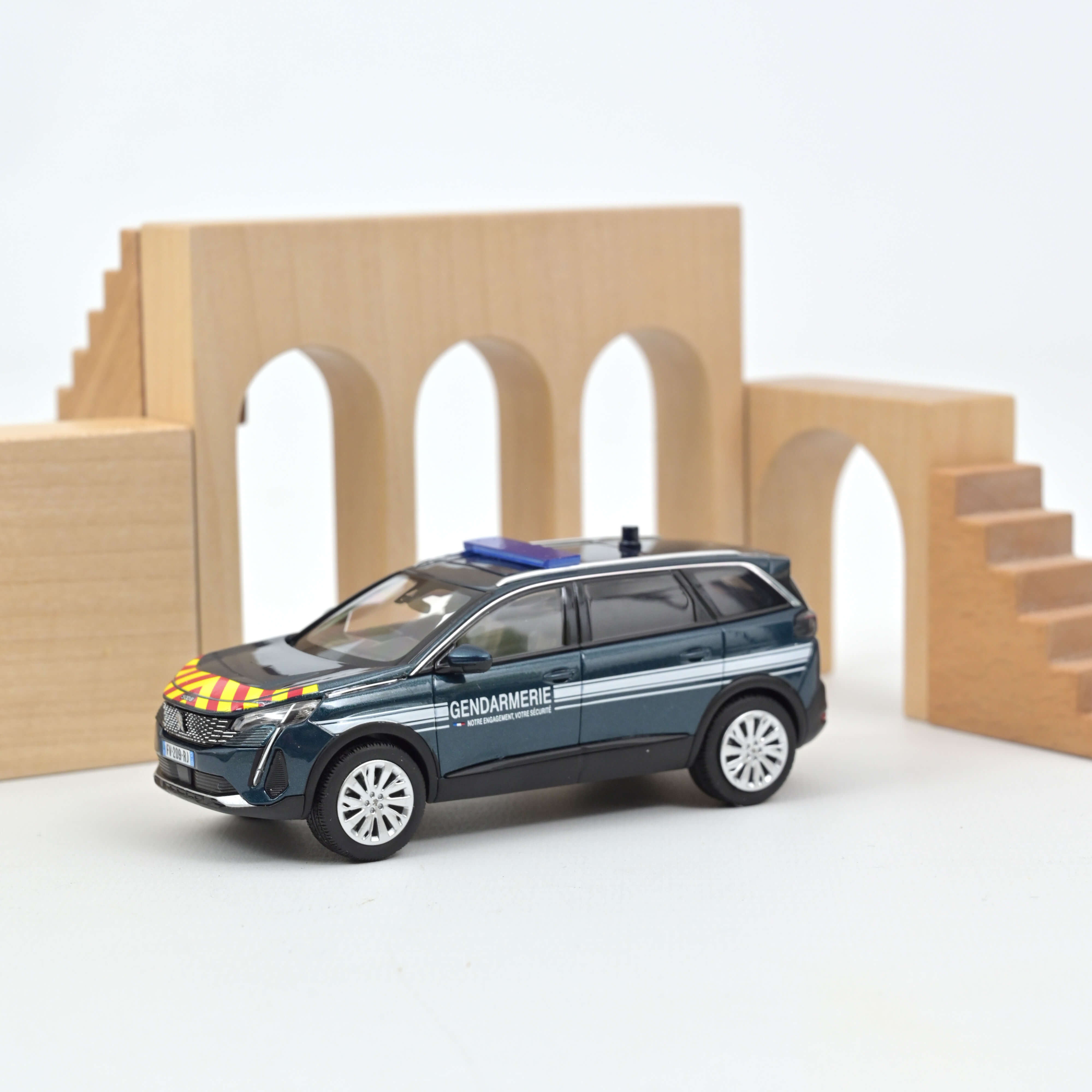 norev-peugeot-5008-gt-2021-gendarmerie-1-43-modellino-suv image 1