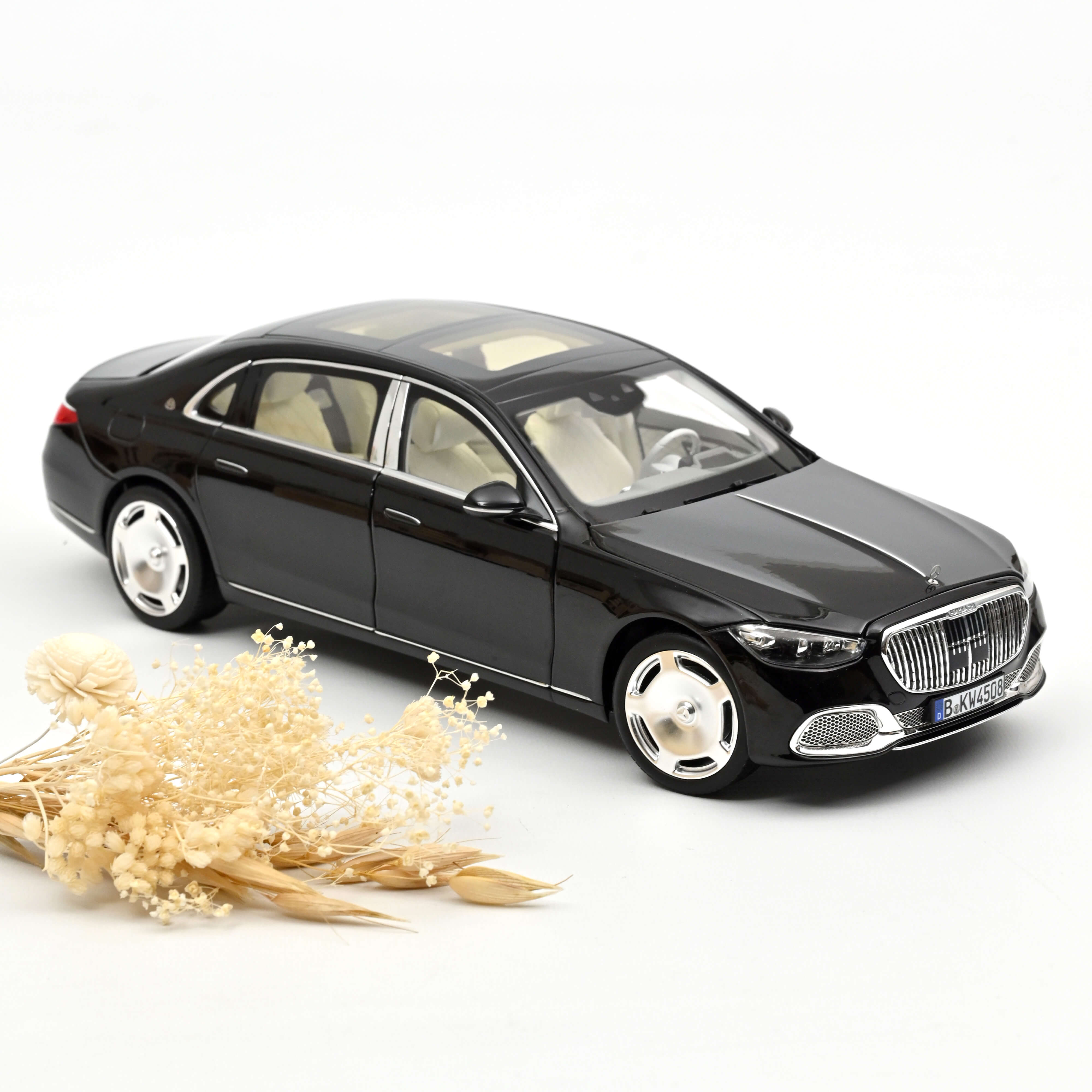 norev-mercedes-maybach-s-680-4matic-2021-modellino-auto-1-18-nero image 1