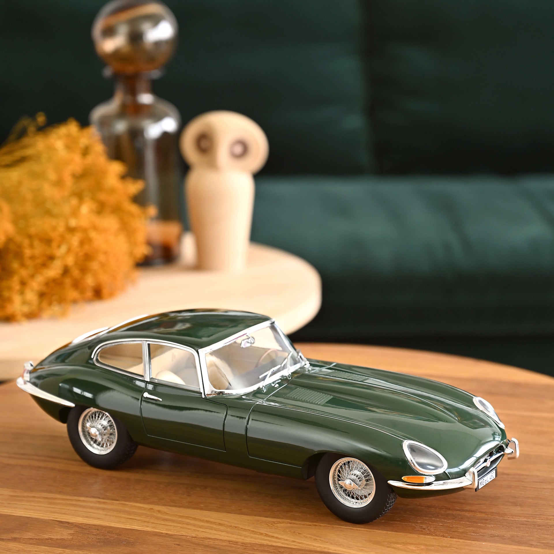 norev-jaguar-e-type-coup-4-2l-1964-verde-1-12-modellino-grande-scala image 1