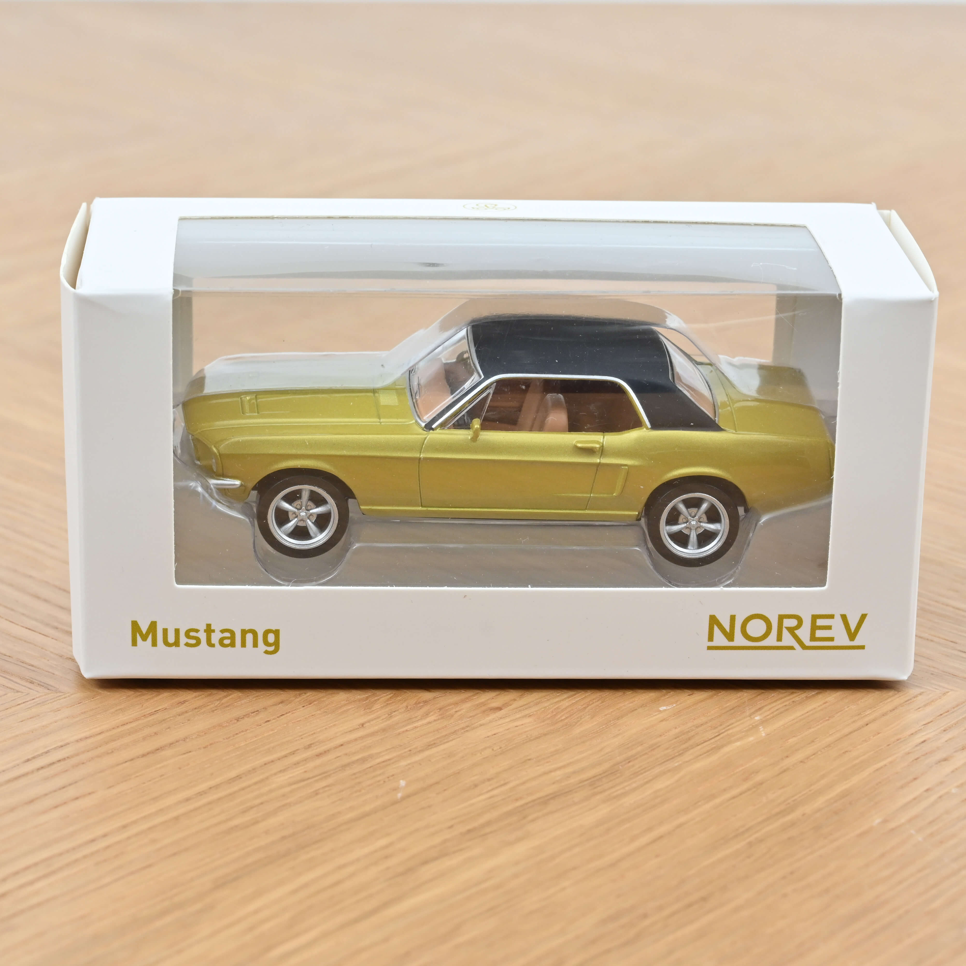 norev-ford-mustang-coup-1968-modellino-auto-1-43-oro-con-tetto-nero image 2