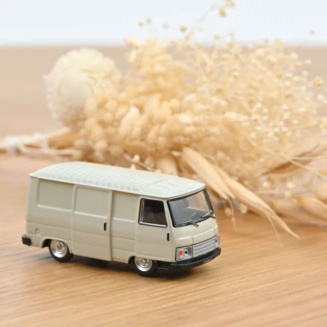 norev-peugeot-j9-1981-furgone-modellino-1-87-beige image 1