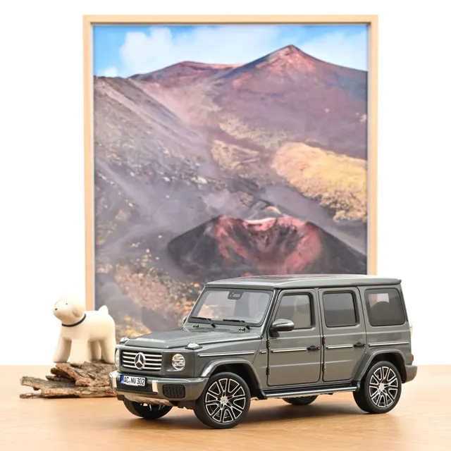 norev-mercedes-benz-classe-g-2024-grigio-classic-modellino-1-18 image 1