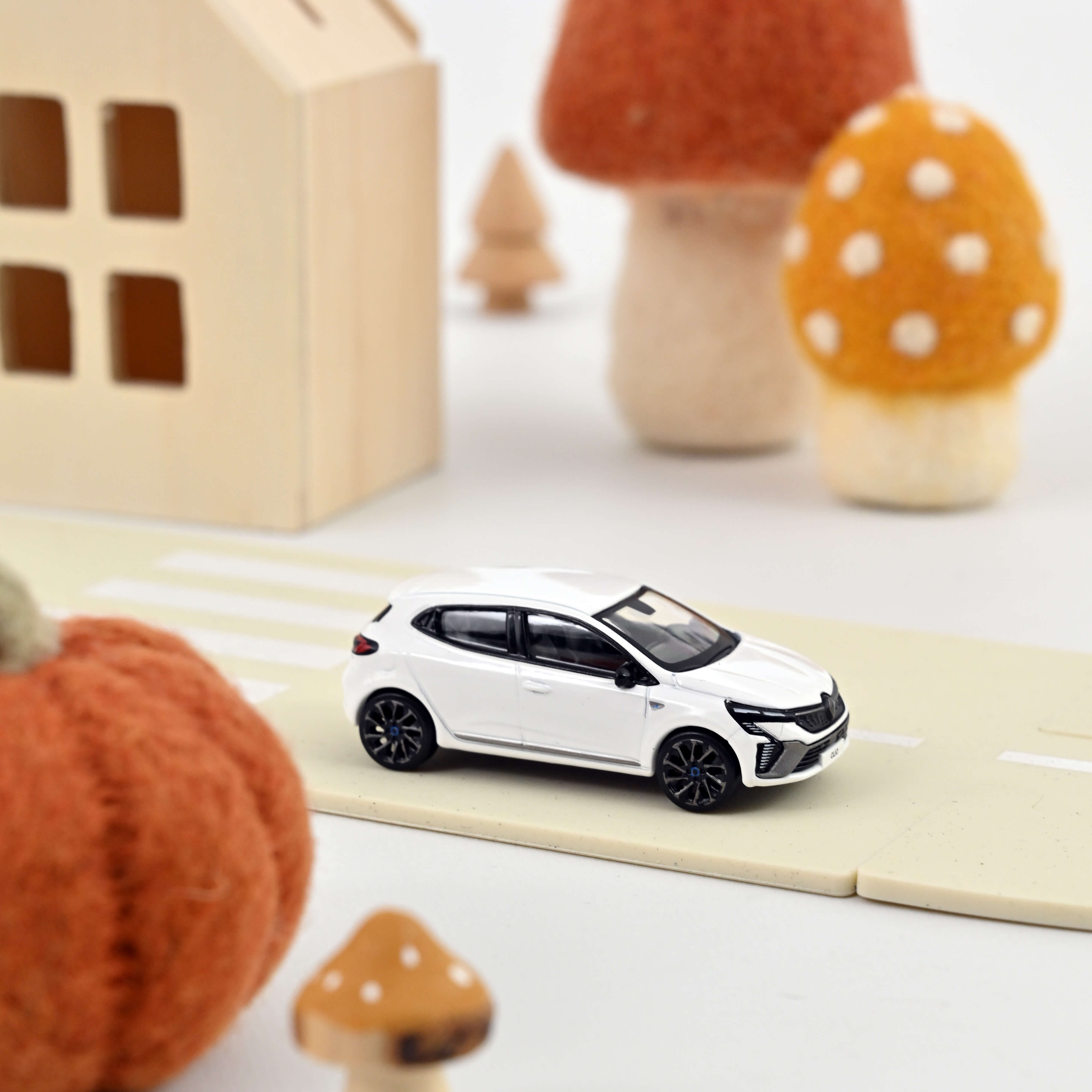 norev-renault-clio-esprit-alpine-2024-modellino-auto-1-64-blanc-glacier-2 image 1