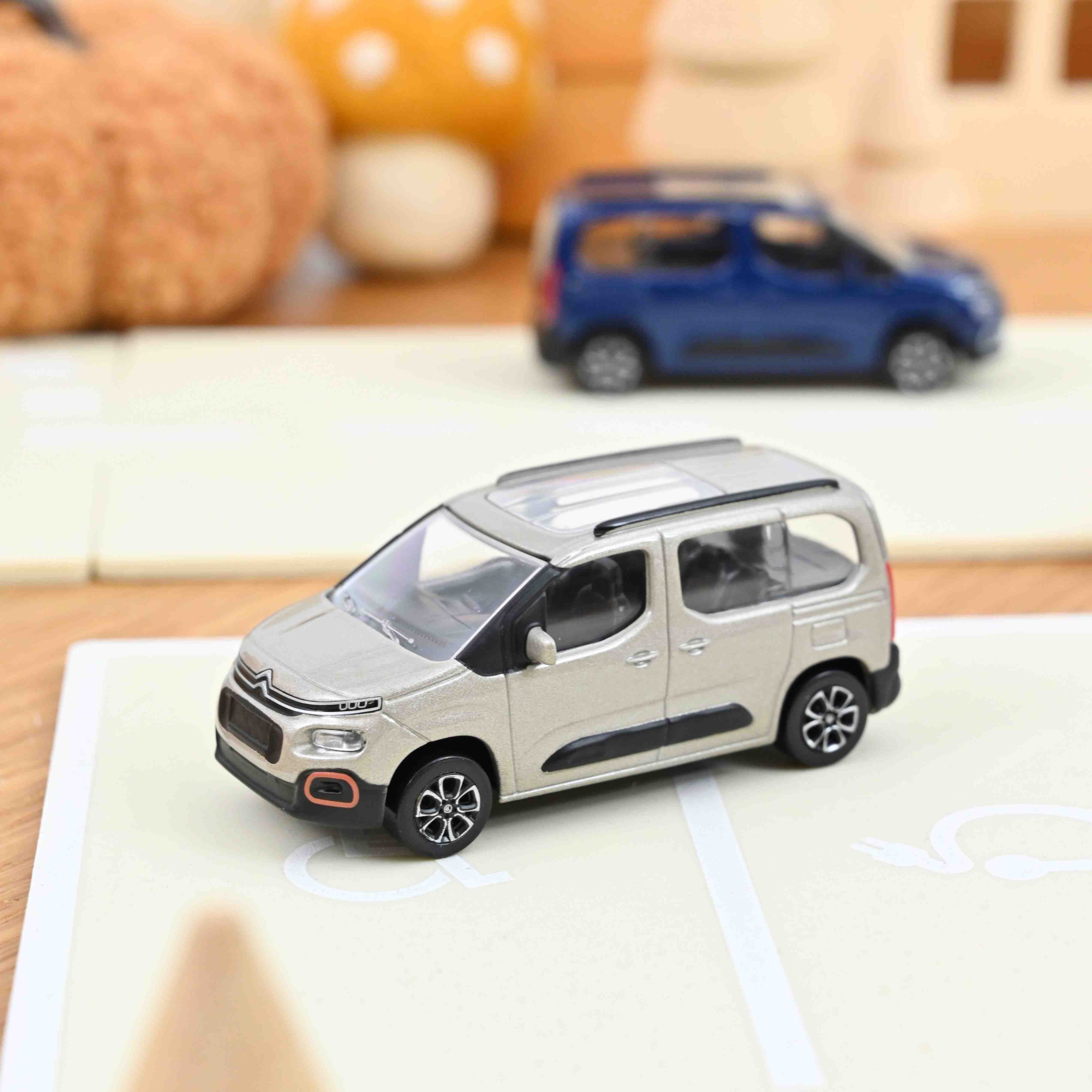 norev-citro-n-berlingo-2018-modellino-furgone-1-64-sable image 1