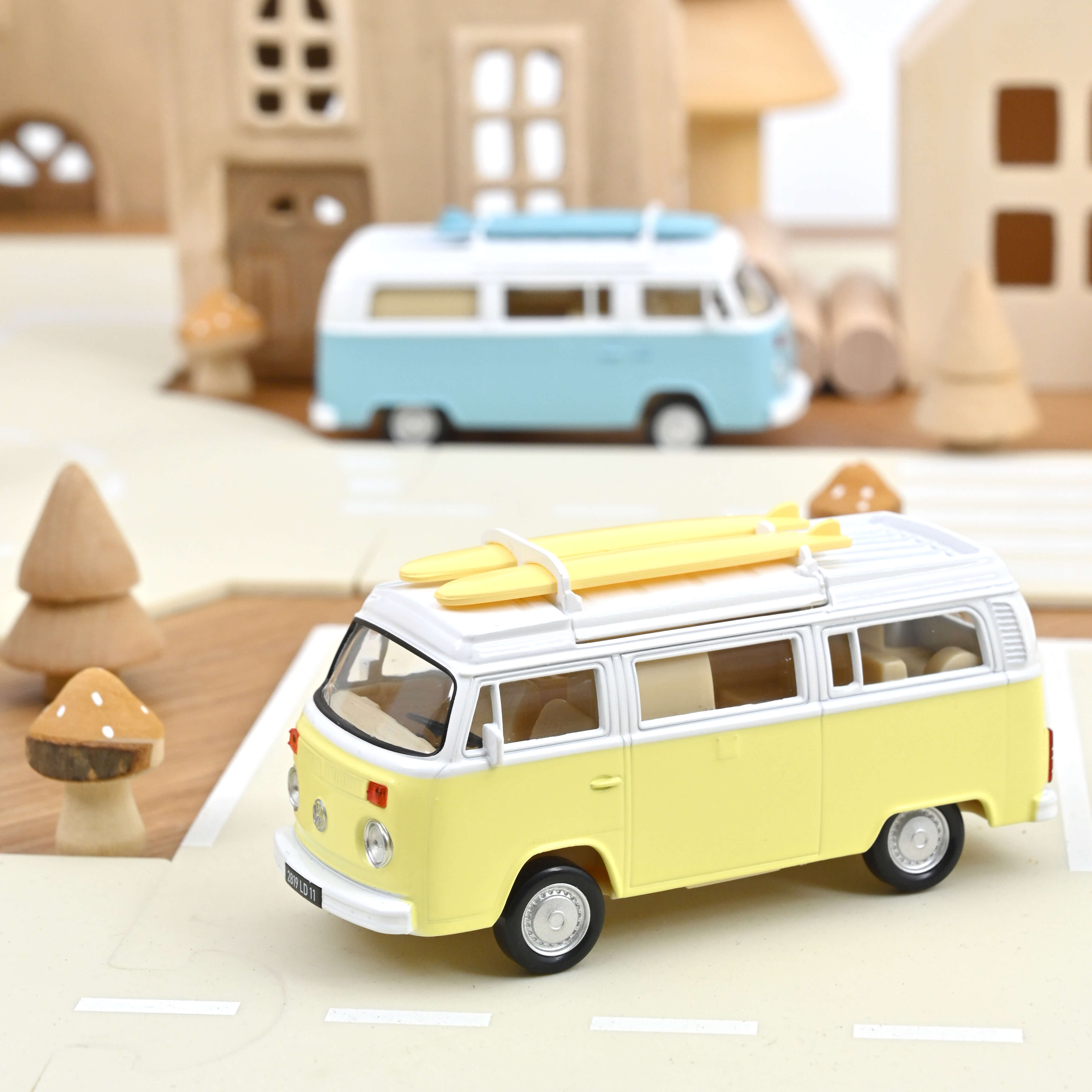 norev-volkswagen-combi-t2b-camper-van-1973-modellino-jet-car-1-43-giallo-pastell image 1