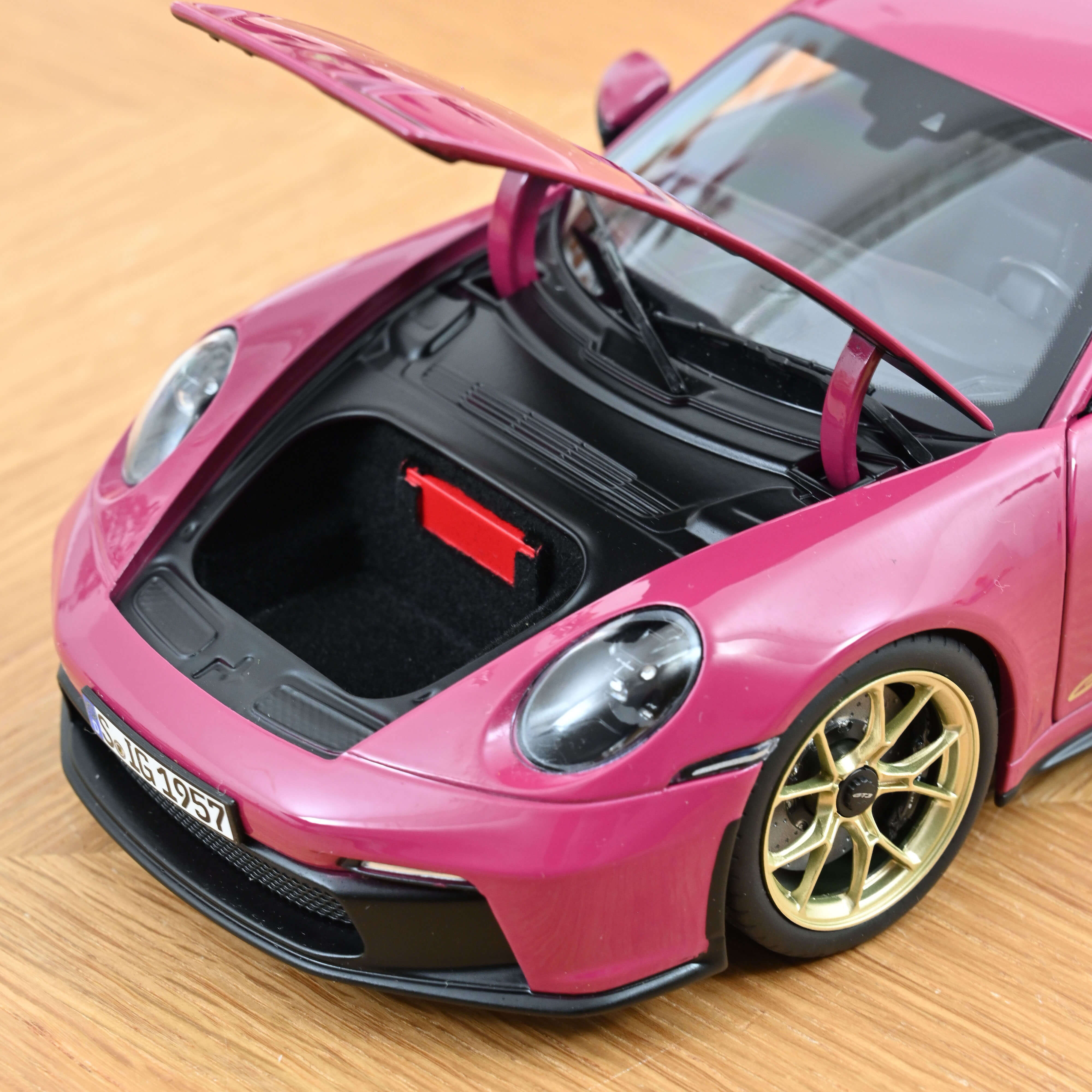 norev-porsche-911-gt3-2021-992-modellino-auto-1-18-ruby-star-neo image 5
