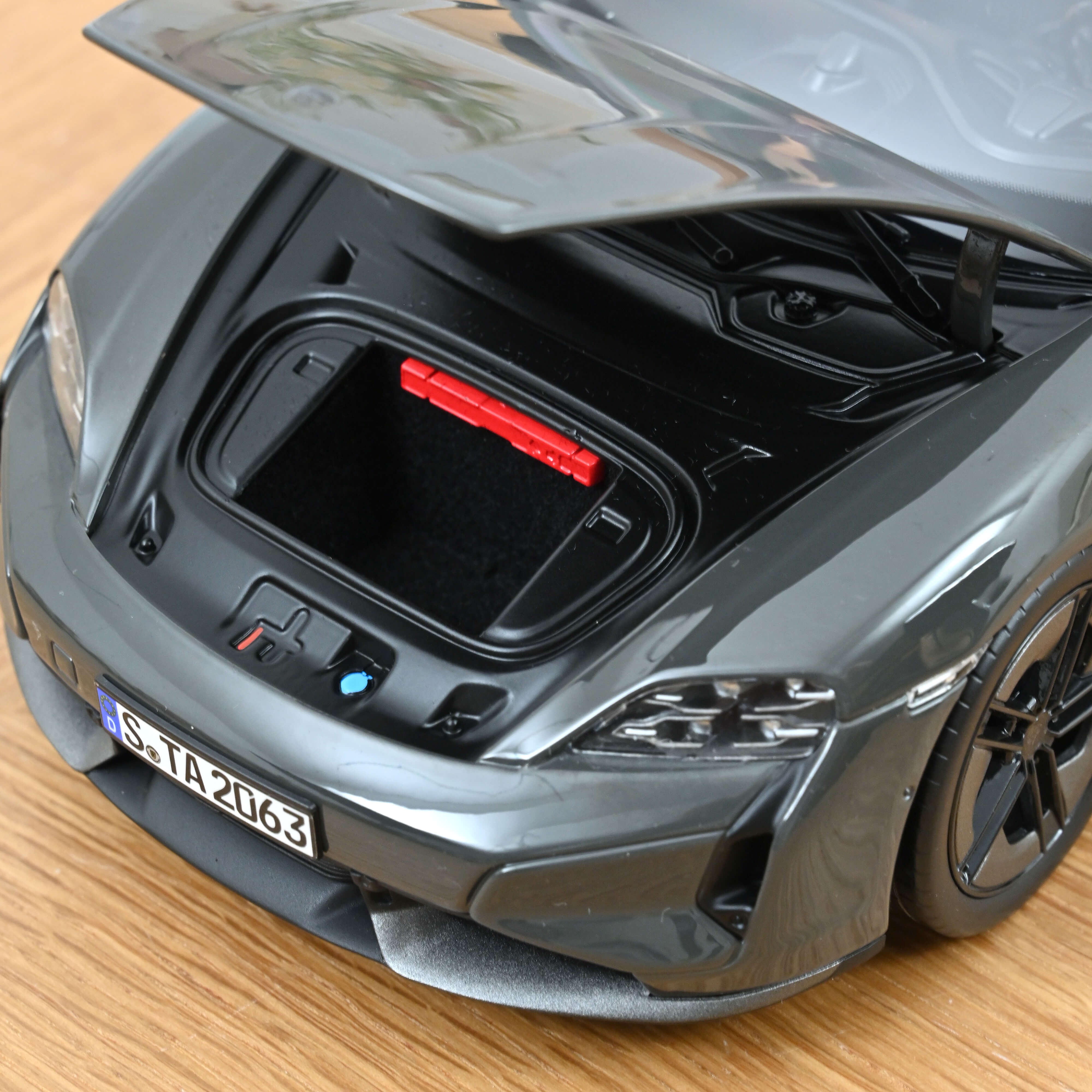 norev-porsche-taycan-turbo-s-2024-gris-ardoise-neo-modellino-auto-1-18 image 5