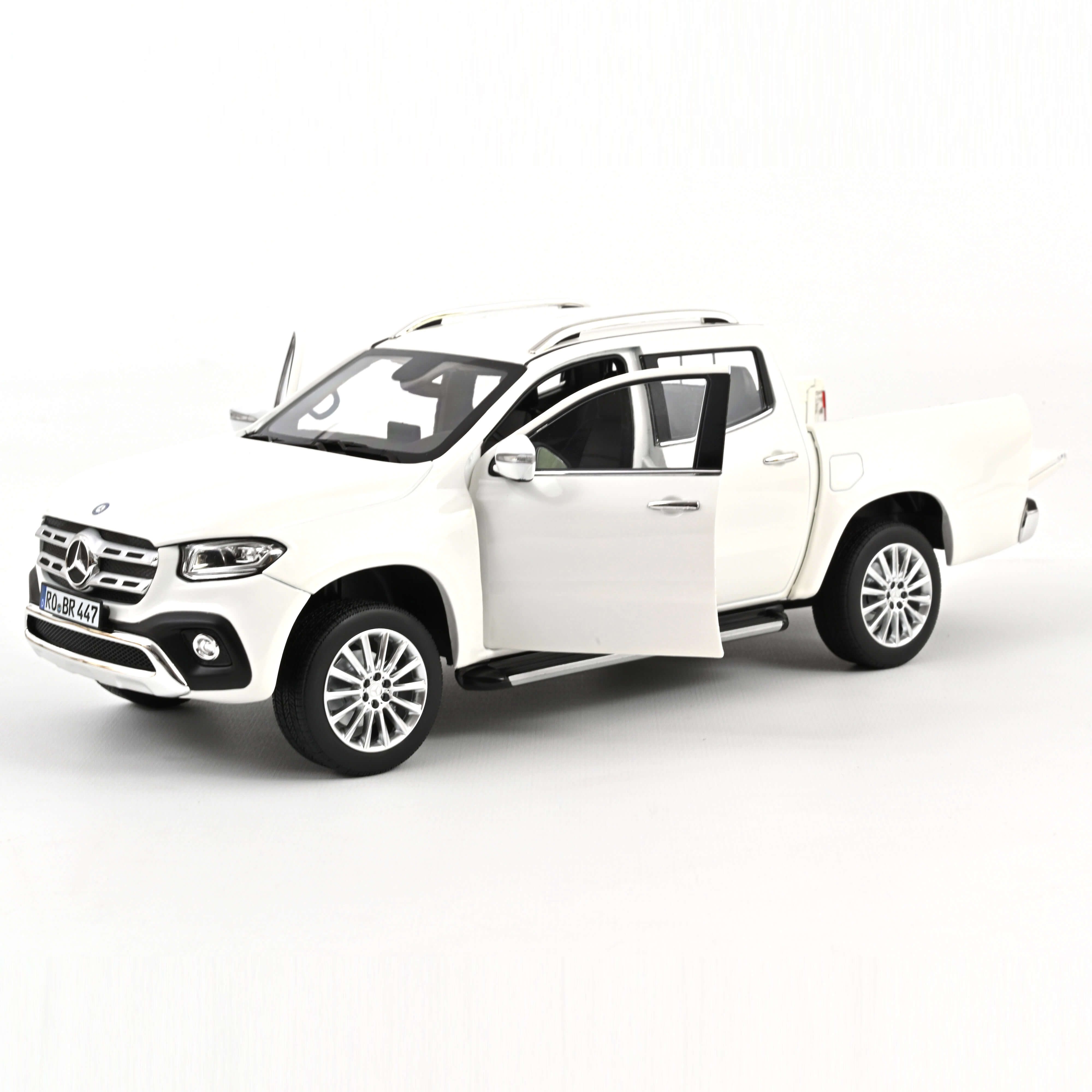 norev-mercedes-benz-classe-x-2017-modellino-pick-up-1-18-bianco image 2