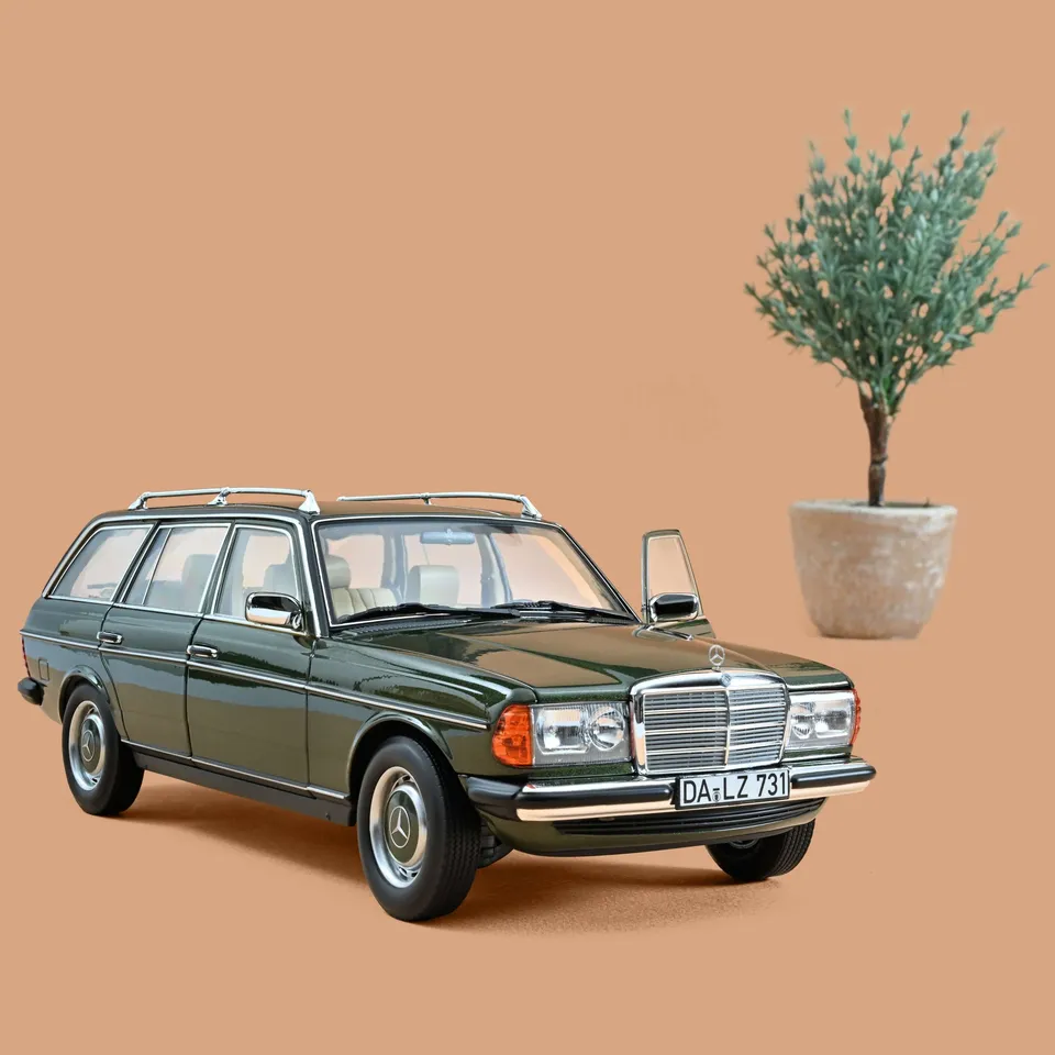 norev-mercedes-benz-200-t-1982-modellino-die-cast-1-18-verde-metallizzato image 1