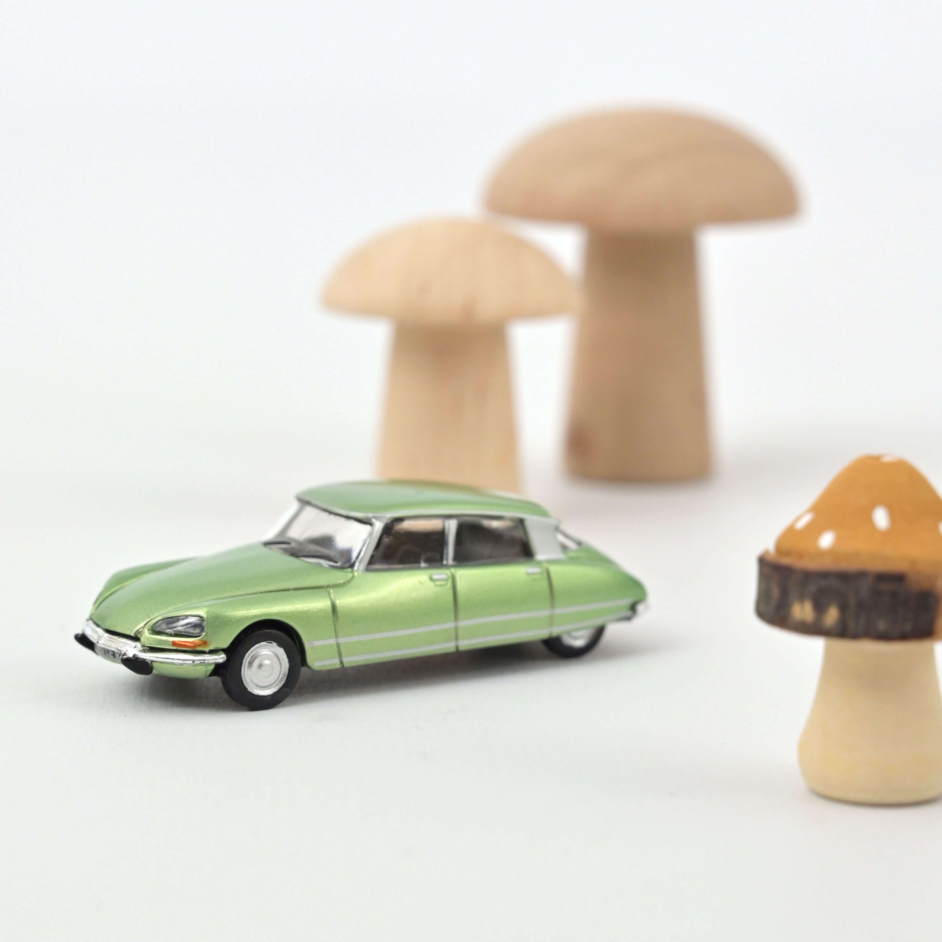 norev-citro-n-ds-23-1972-verde-metallizzato-1-87-modellino-die-cast-minijet image 1