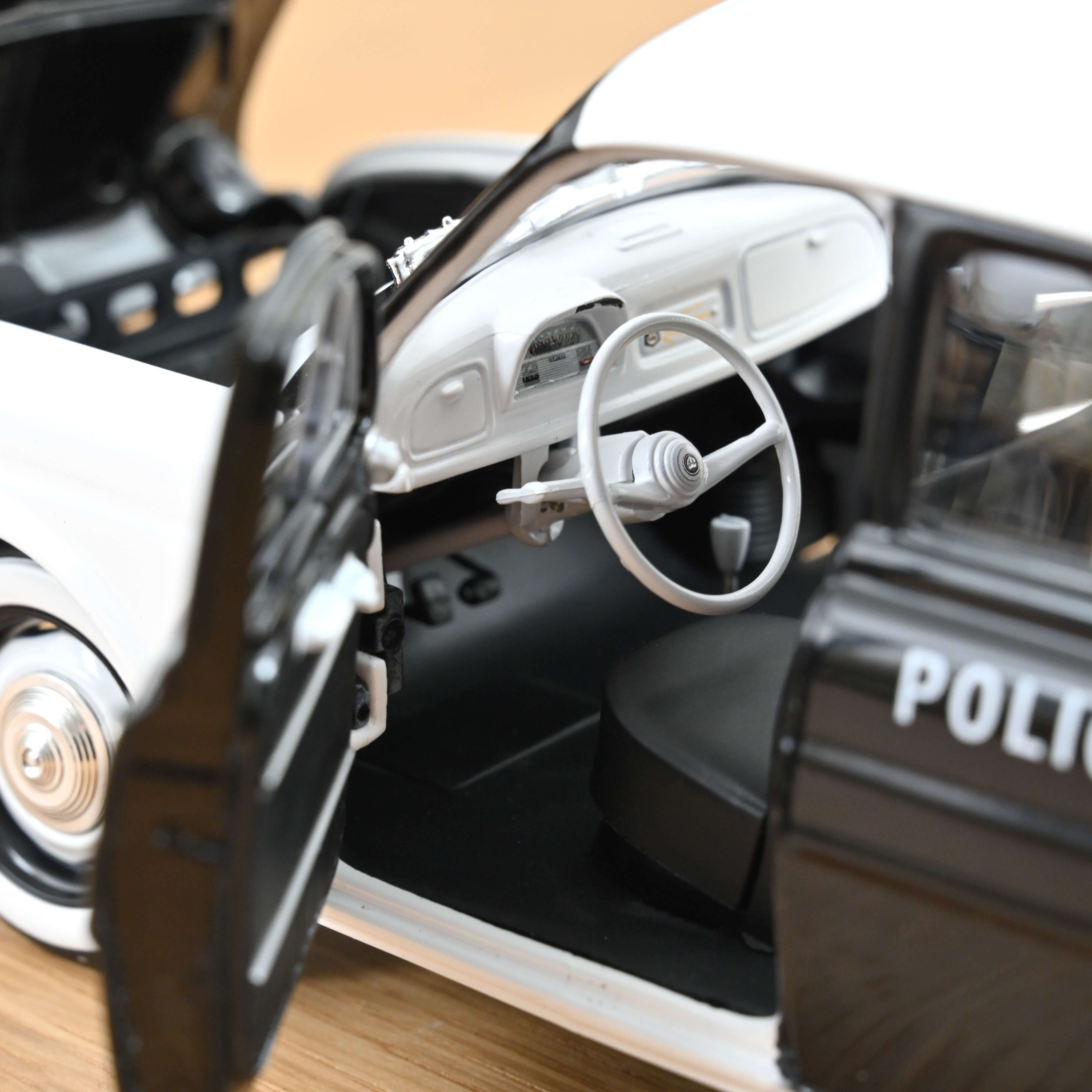 norev-renault-dauphine-1958-police-pie-modellino-auto-1-18-200-pcs image 4