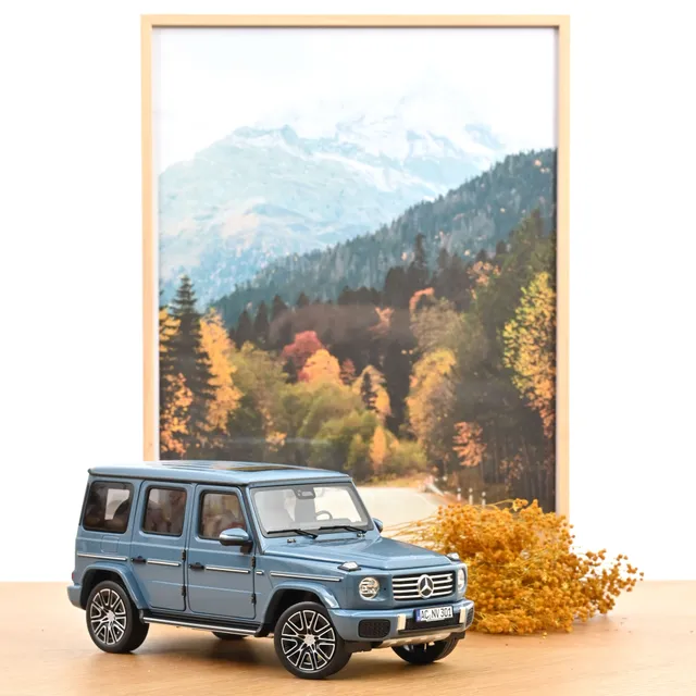 norev-mercedes-benz-classe-g-2024-blu-vintage-modellino-1-18 image 1