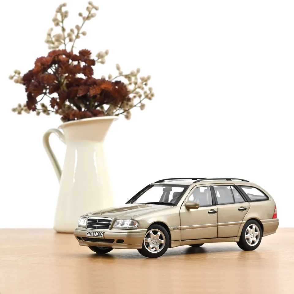 norev-mercedes-benz-classe-c-t-model-1997-modellino-auto-1-18-argento-fum image 1