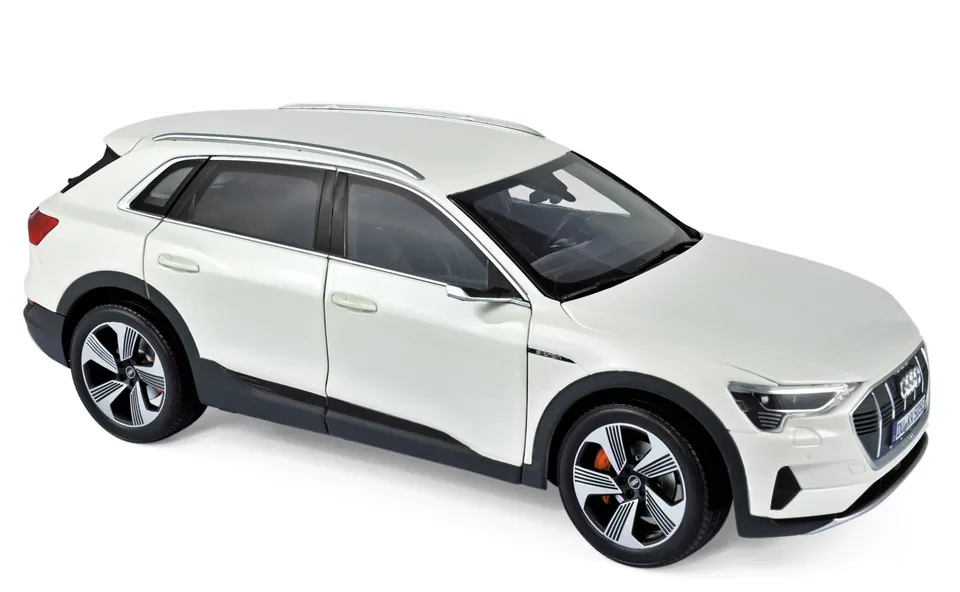 norev-audi-e-tron-2019-modellino-auto-1-18-bianco-metallizzato-2 image 1
