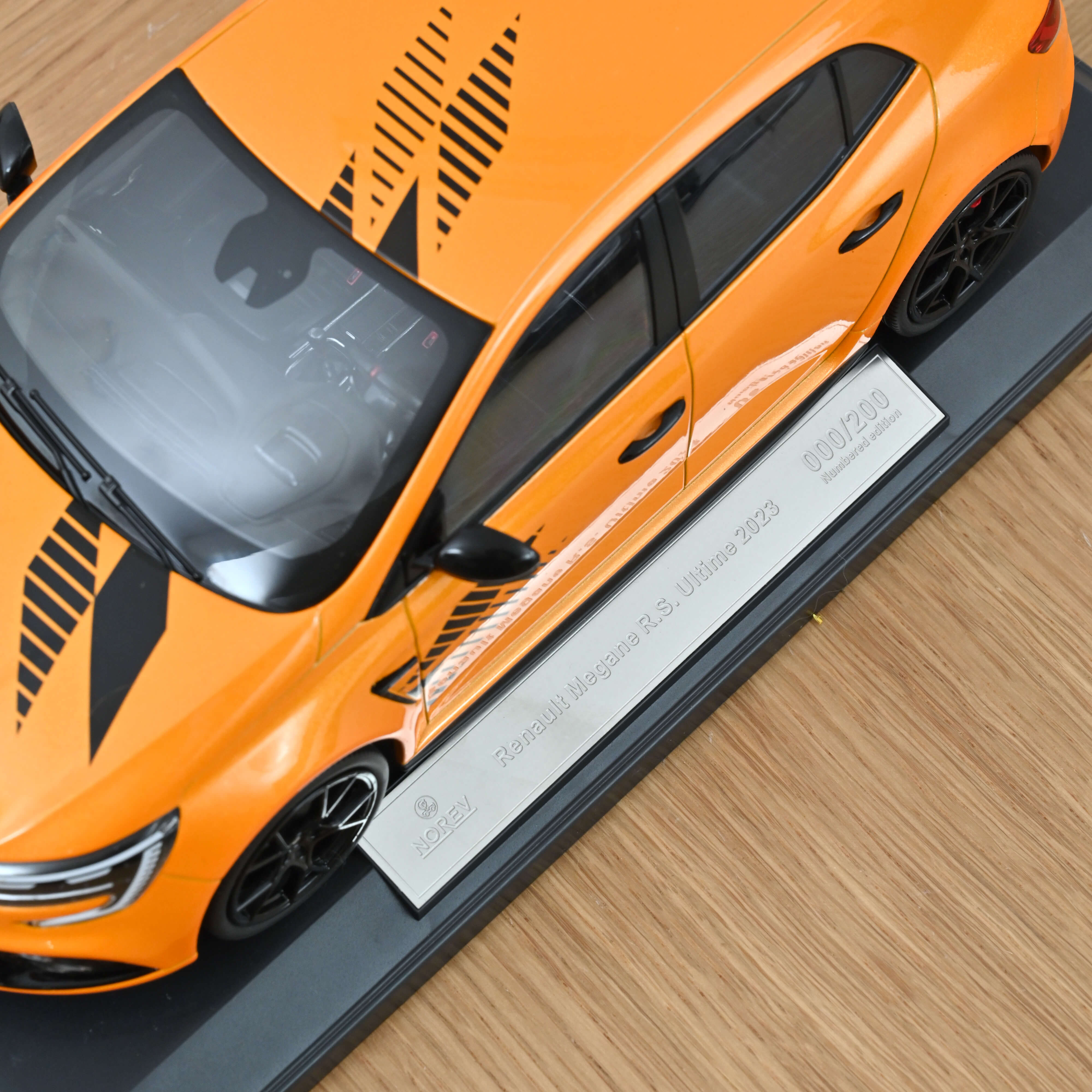 norev-renault-m-gane-r-s-ultime-2023-1-18-orange-tonic-200pz image 5