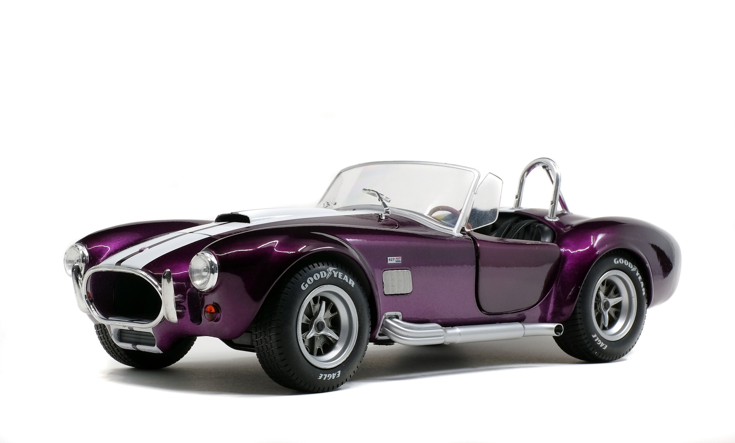 solido-shelby-cobra-427-s-c-1965-modellino-auto-1-18-metallic-purple image 2