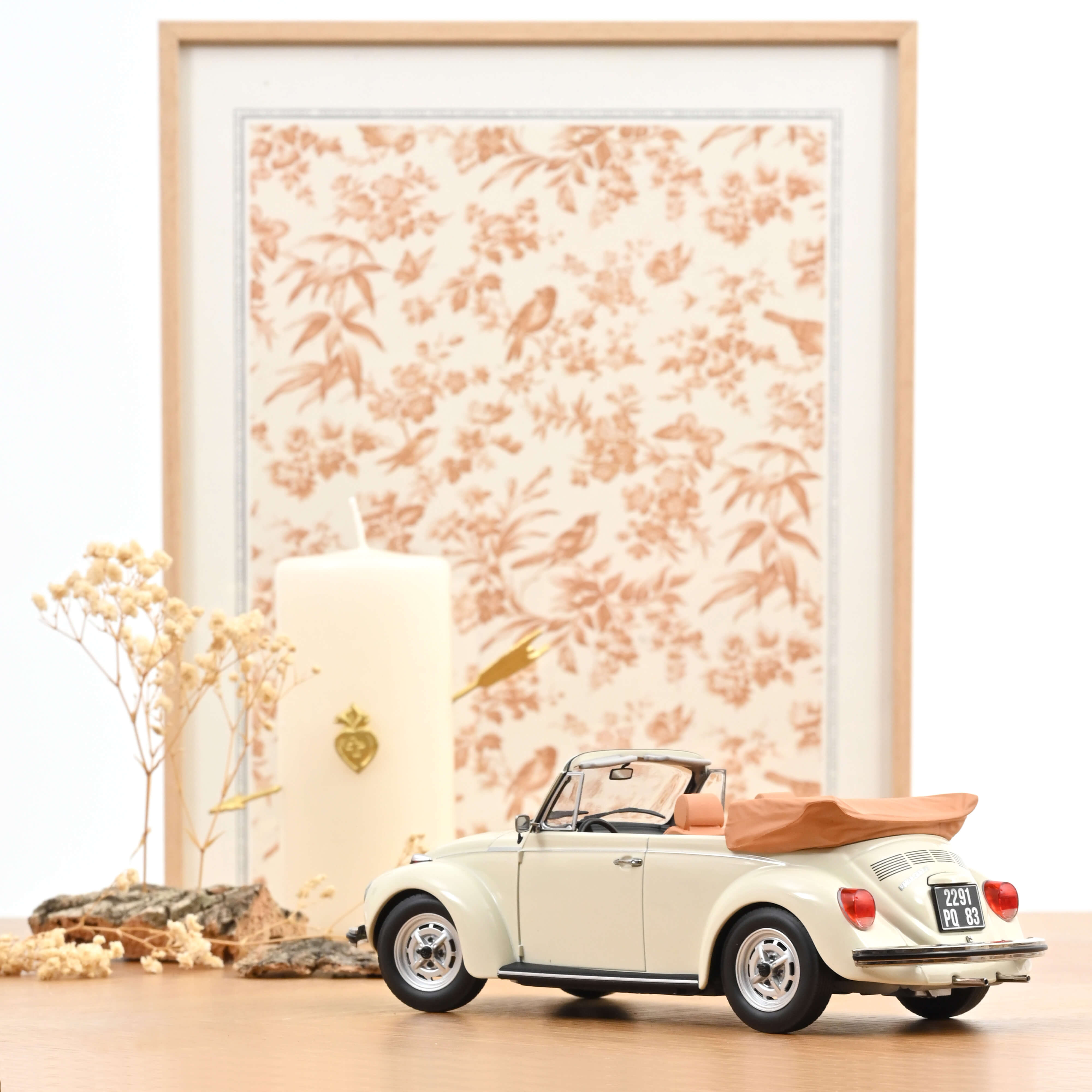 norev-vw-1303-maggiolino-cabriolet-1972-bianco-crema-1-18 image 2