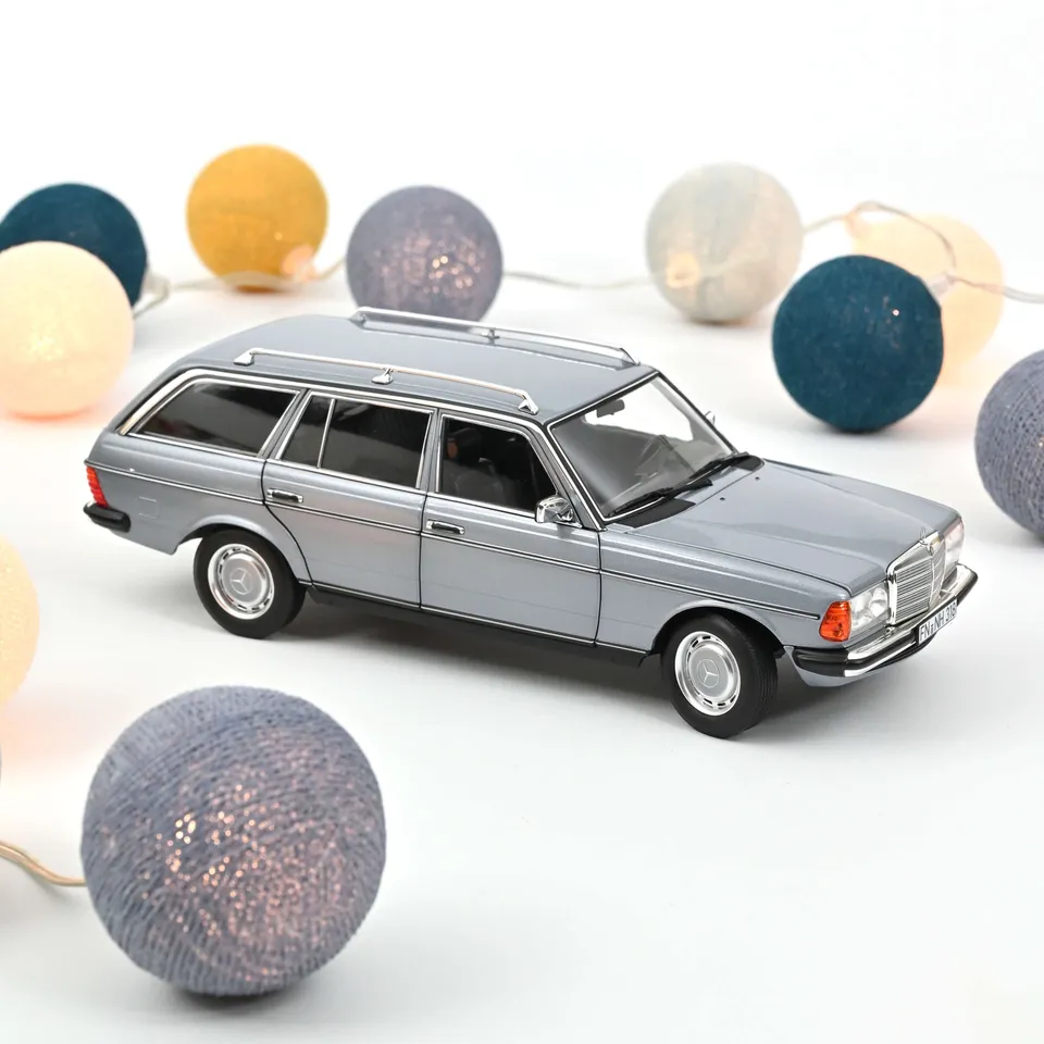 norev-mercedes-benz-200-t-1982-blu-silverblau-modellino-auto-1-18-300-pezzi image 1