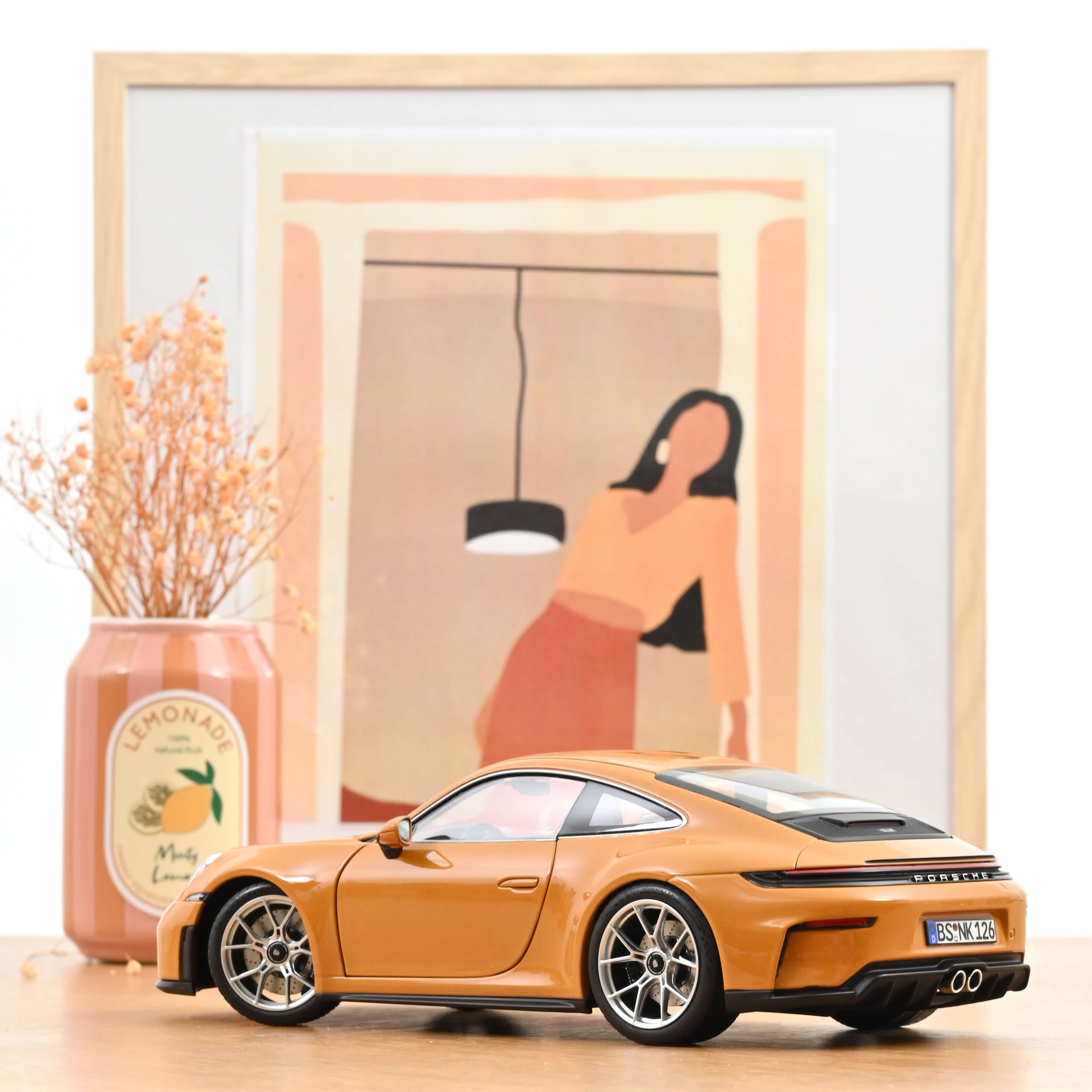 norev-porsche-911-gt3-pack-touring-2025-jaune-bahama-1-18-300-pcs image 3